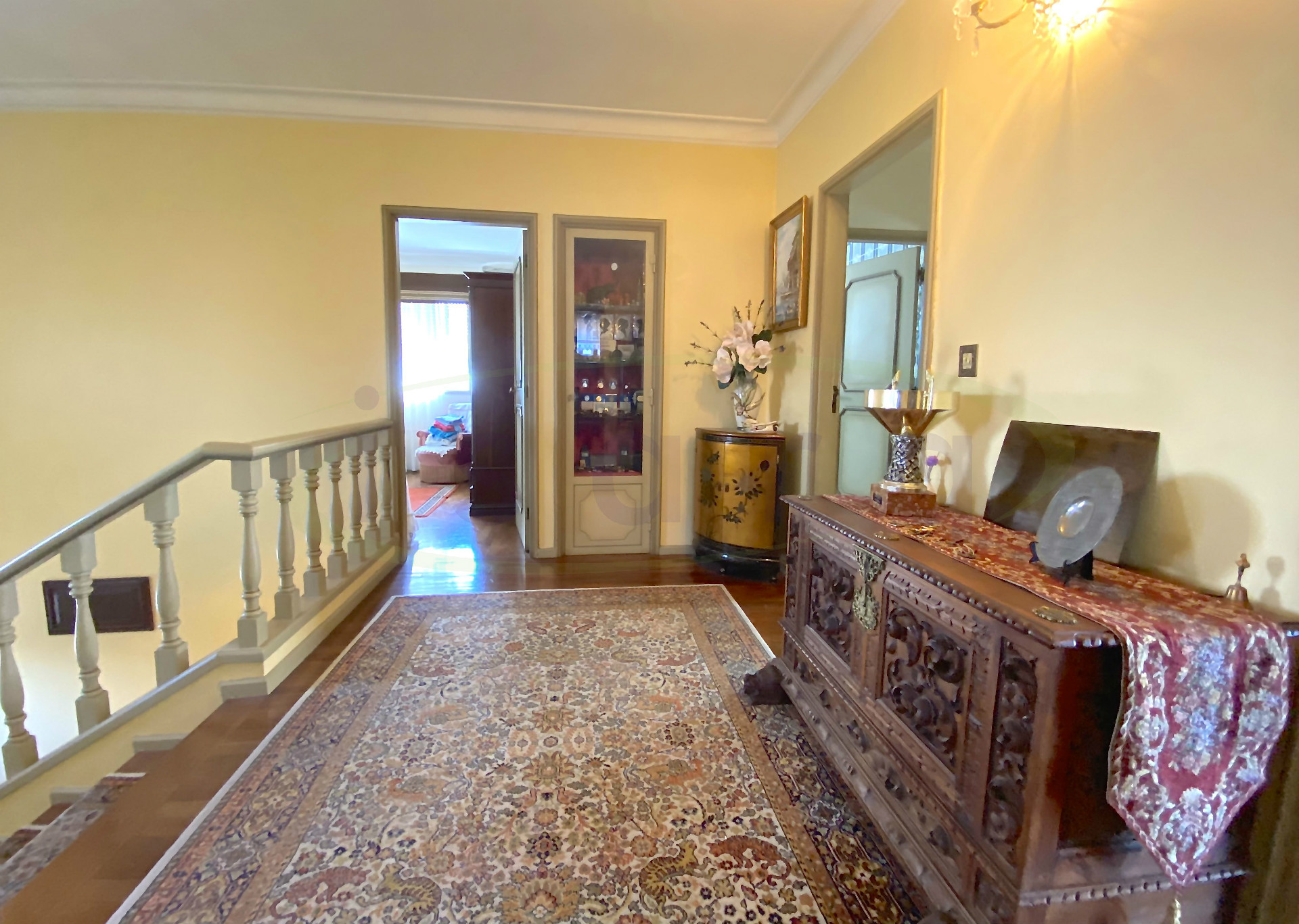 Maison T4 + Bureau + Salon au sous-sol, 4 façades et très bien situé près du Centre de Maia.