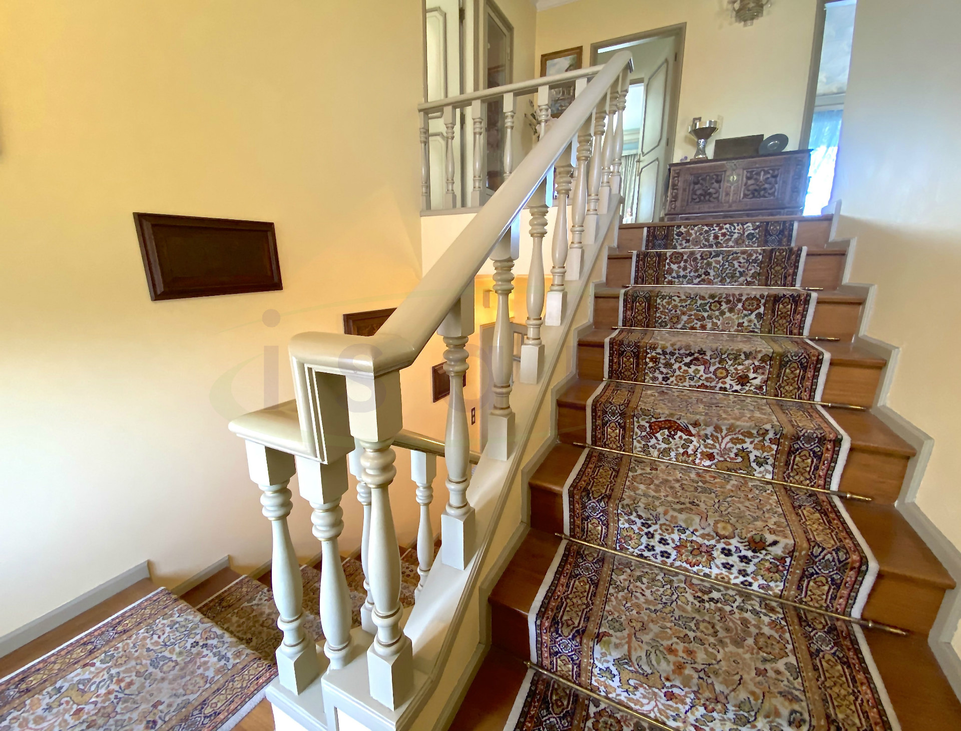 Maison T4 + Bureau + Salon au sous-sol, 4 façades et très bien situé près du Centre de Maia.