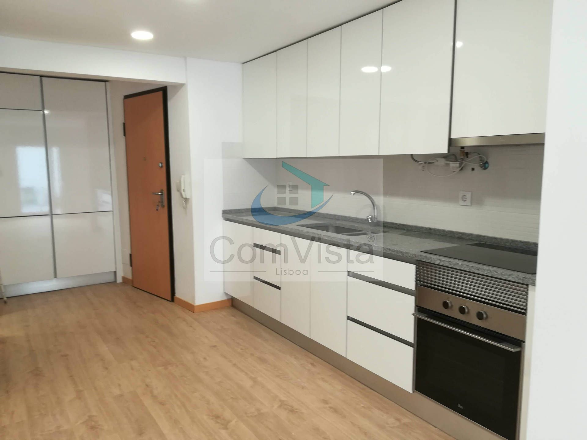 T1+1 com execelente logradouro em Benfica