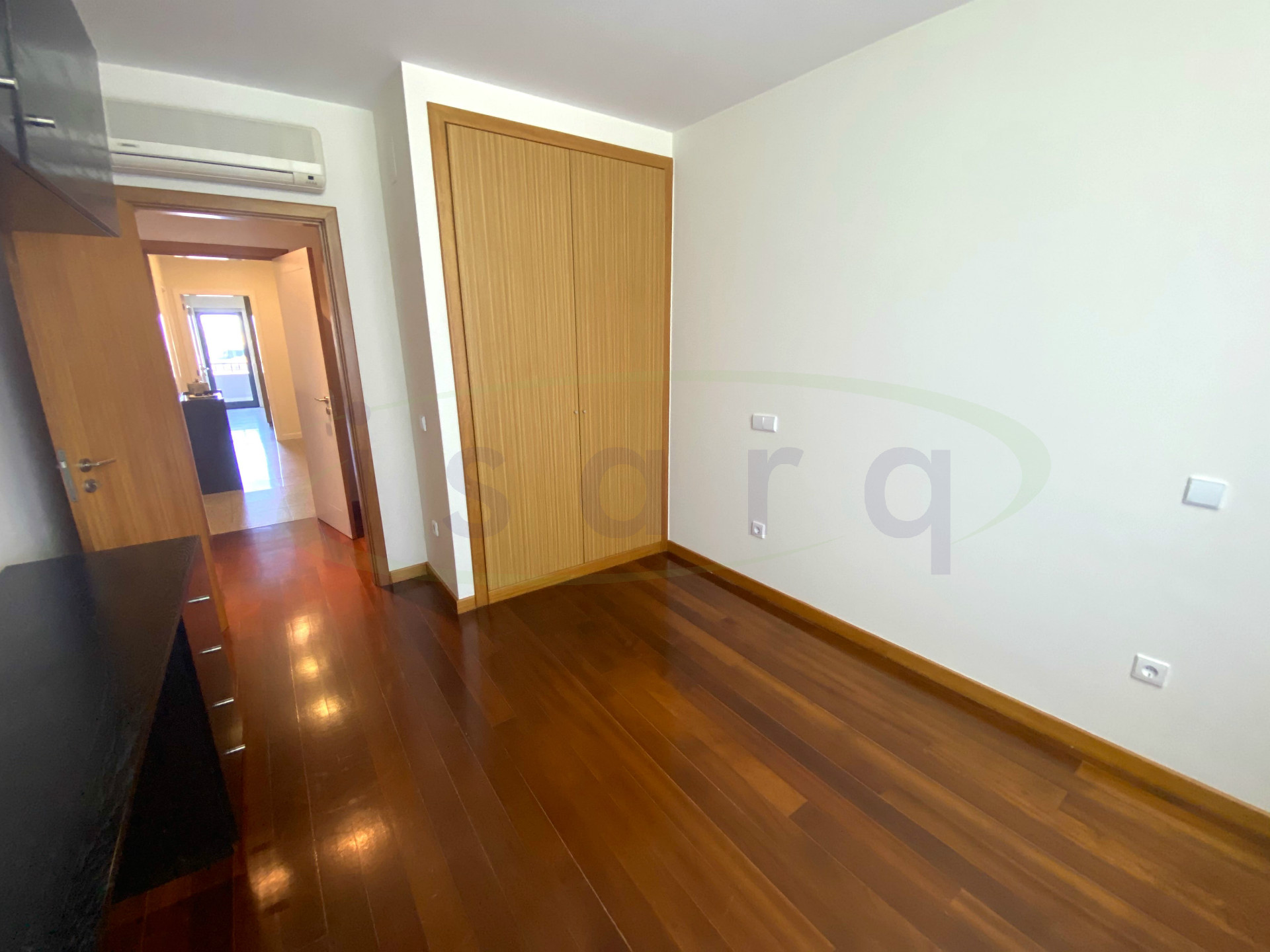 2 bedroom apartment in excellent condition in the center of Trofa;