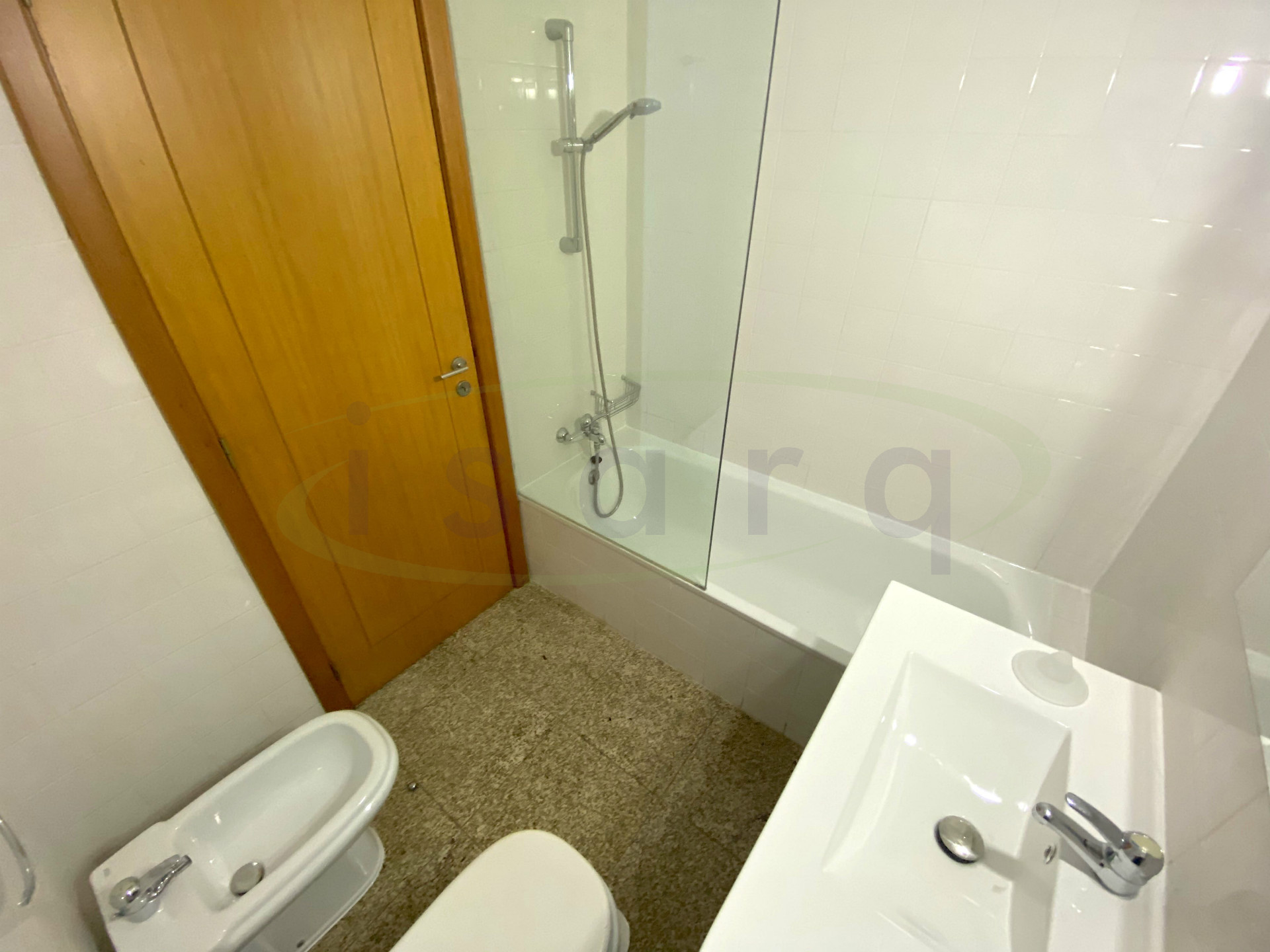 2 bedroom apartment in excellent condition in the center of Trofa;