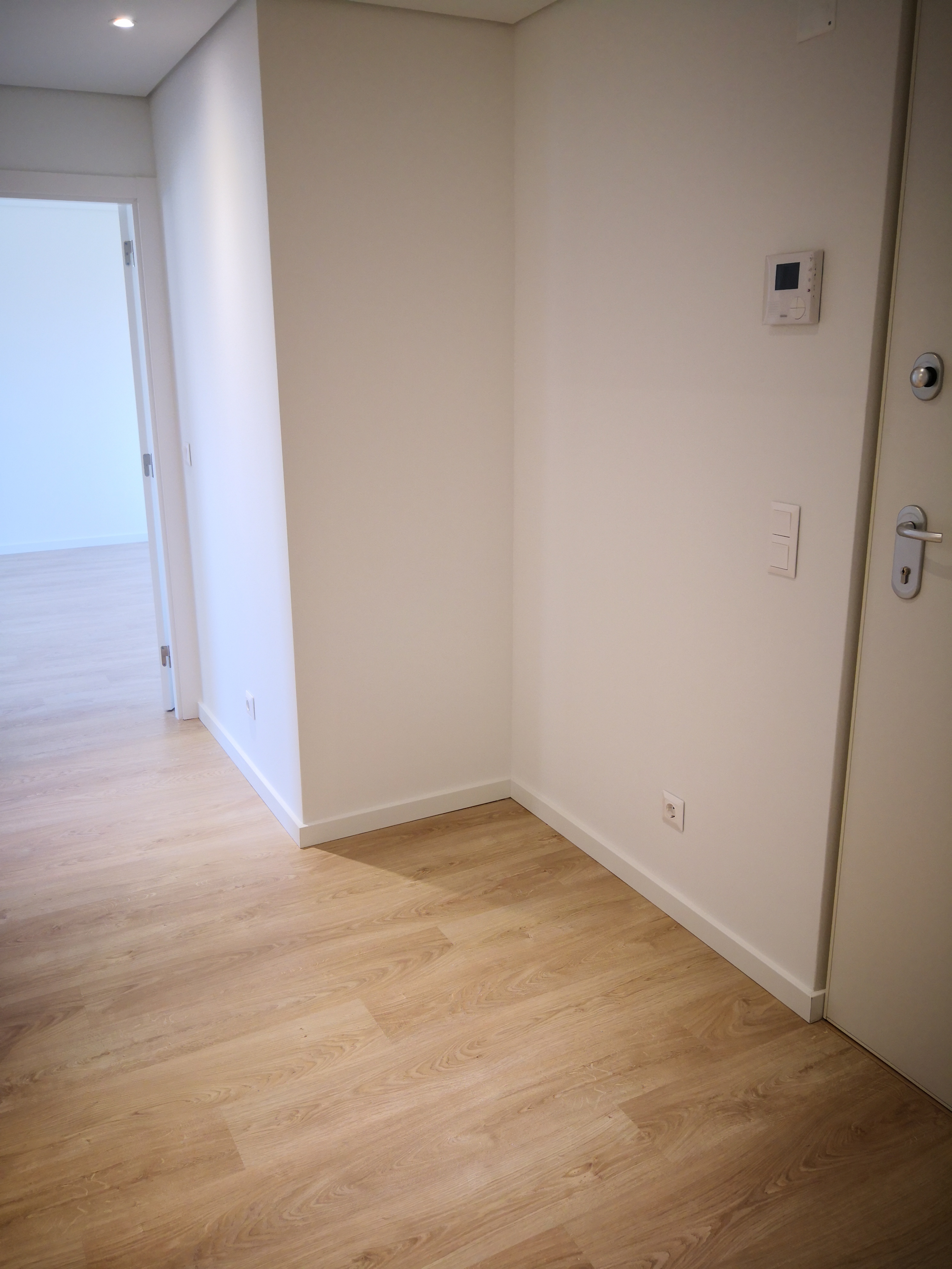 T2- VENDA - NOVO - 93,20 M2 - LUGAR DE ESTACIONAMENTO E ARRECADAÇÃO