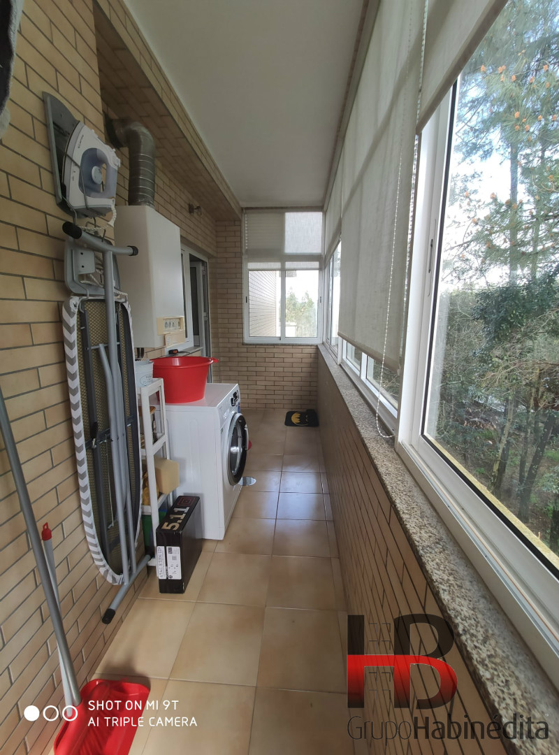 Luxuoso T3 mobilado com terraço.