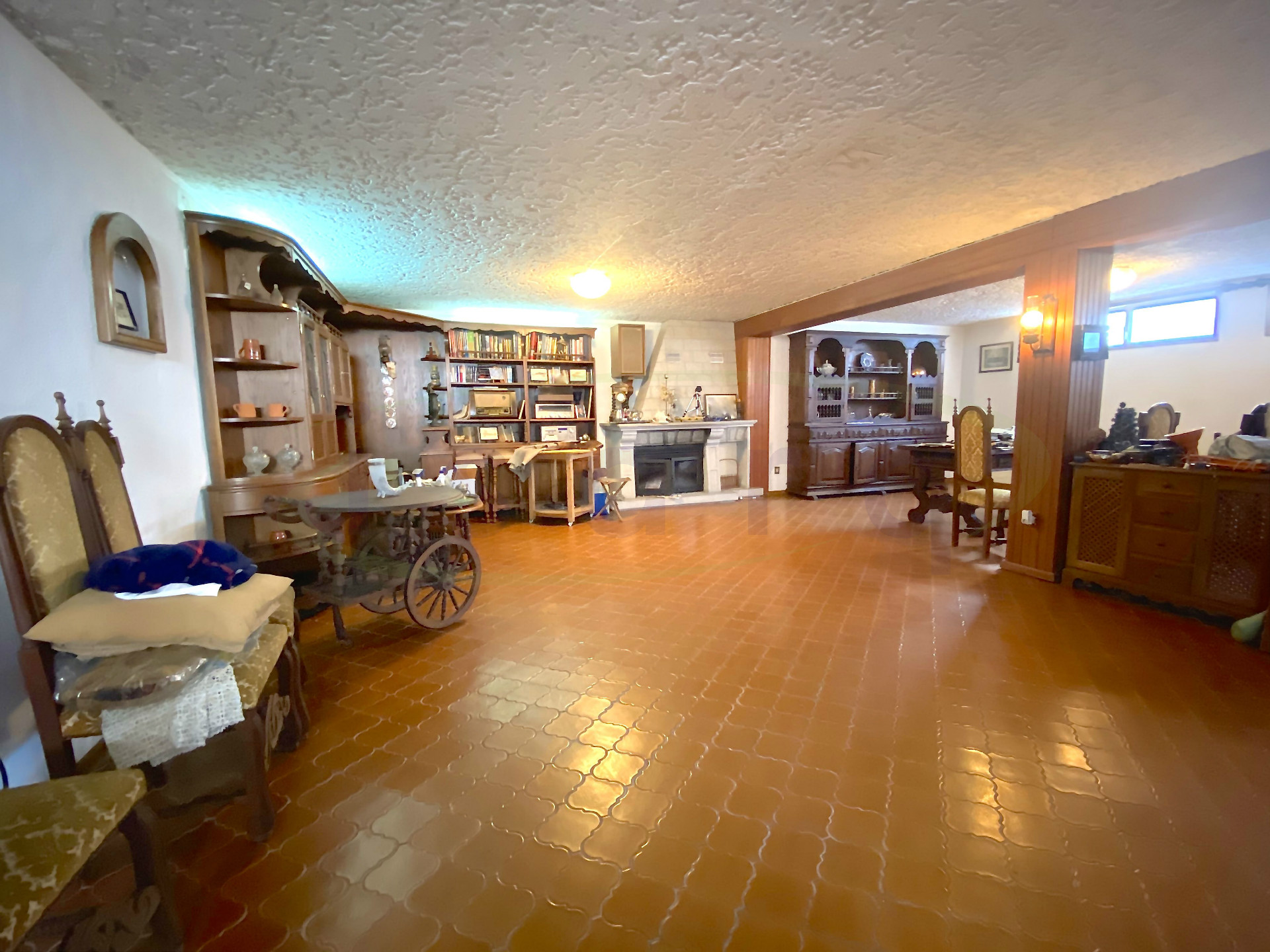 Maison T4 + Bureau + Salon au sous-sol, 4 façades et très bien situé près du Centre de Maia.