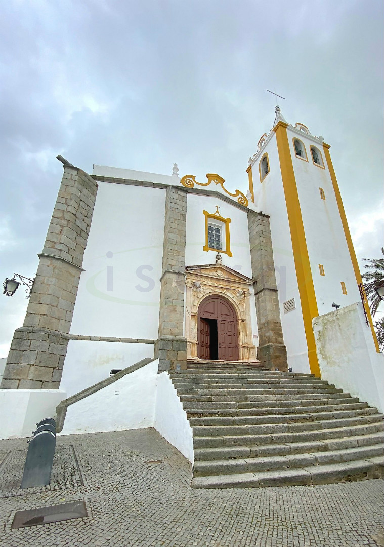 Moradia T4 com piscina no centro histórico de Arronches