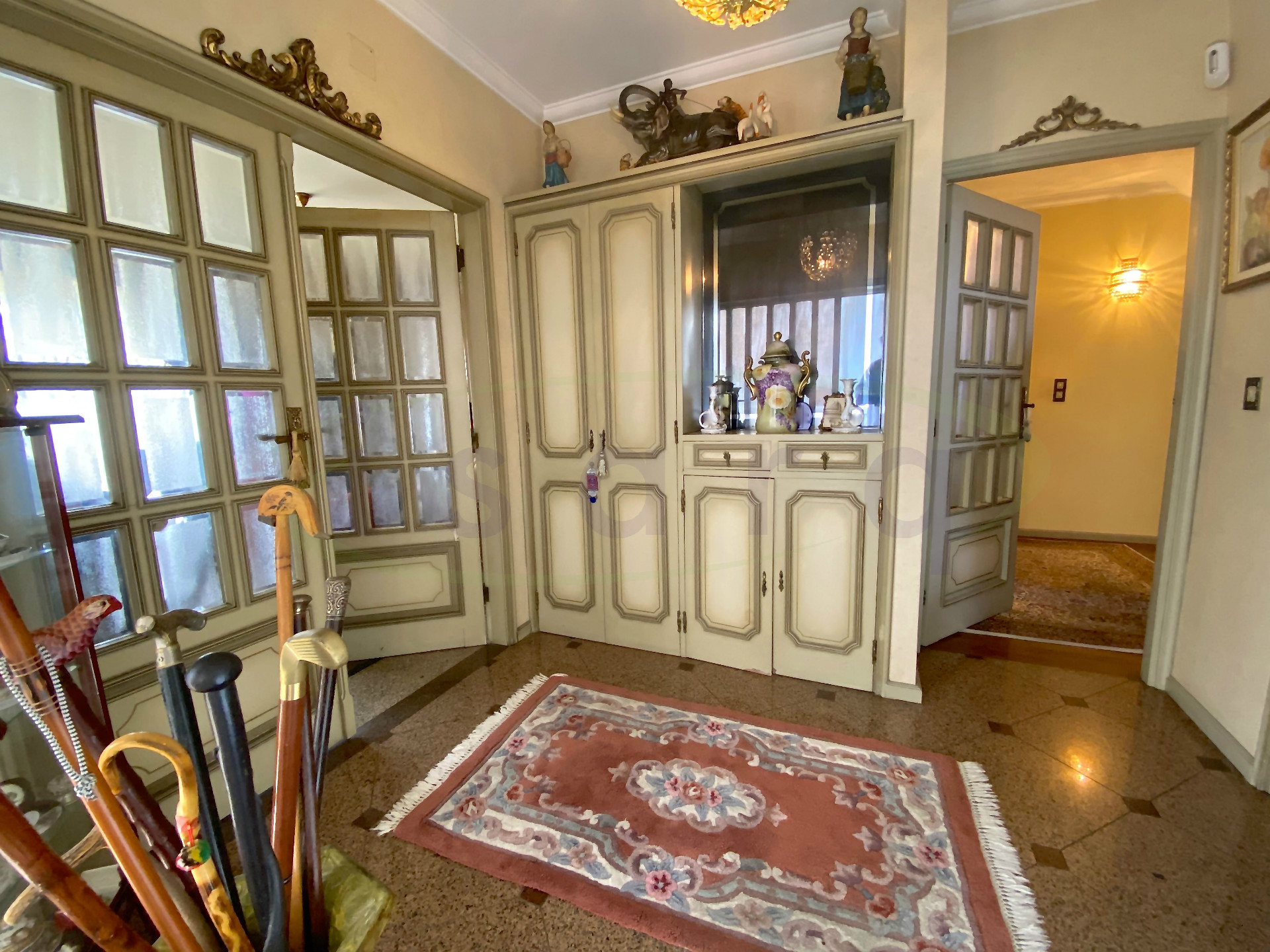 Maison T4 + Bureau + Salon au sous-sol, 4 façades et très bien situé près du Centre de Maia.