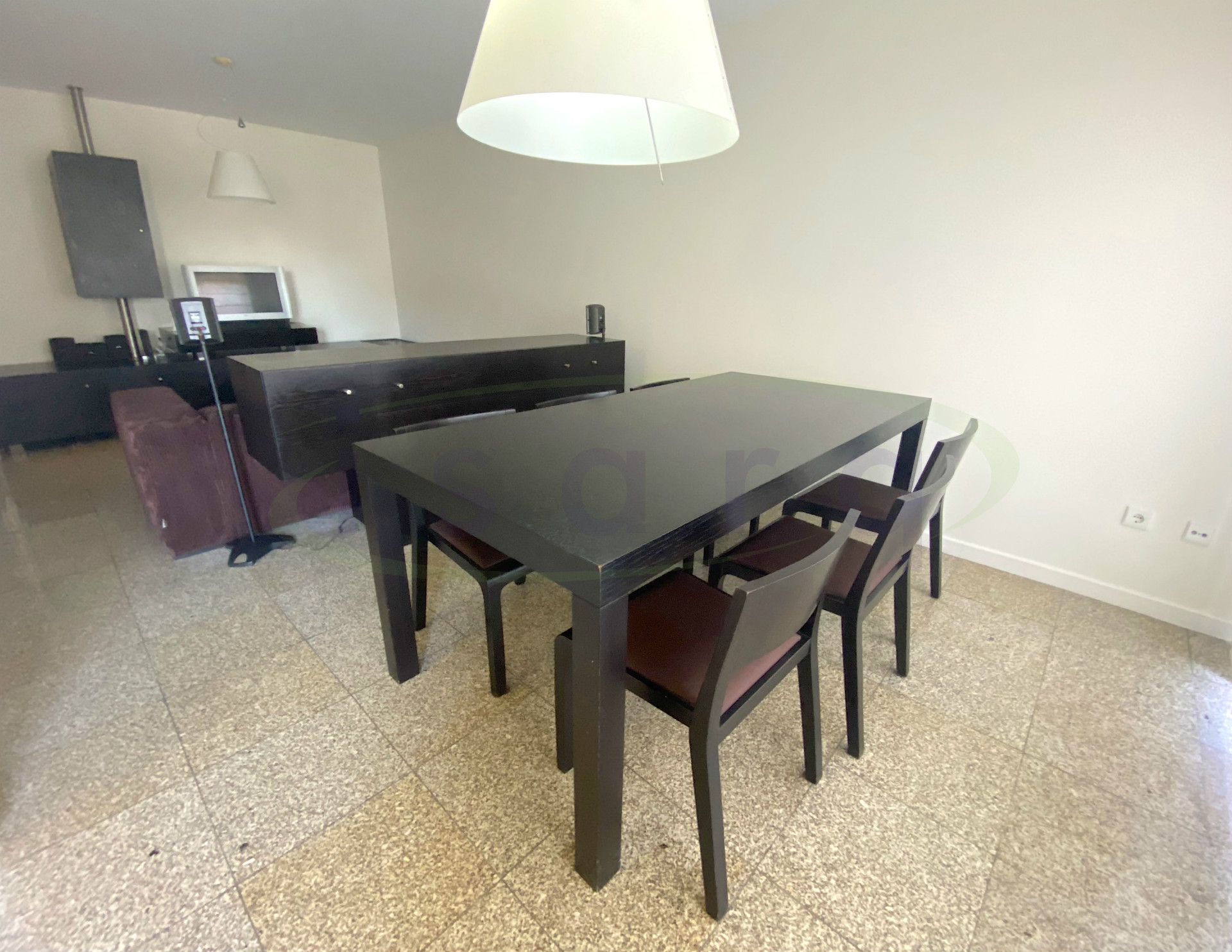 2 bedroom apartment in excellent condition in the center of Trofa;