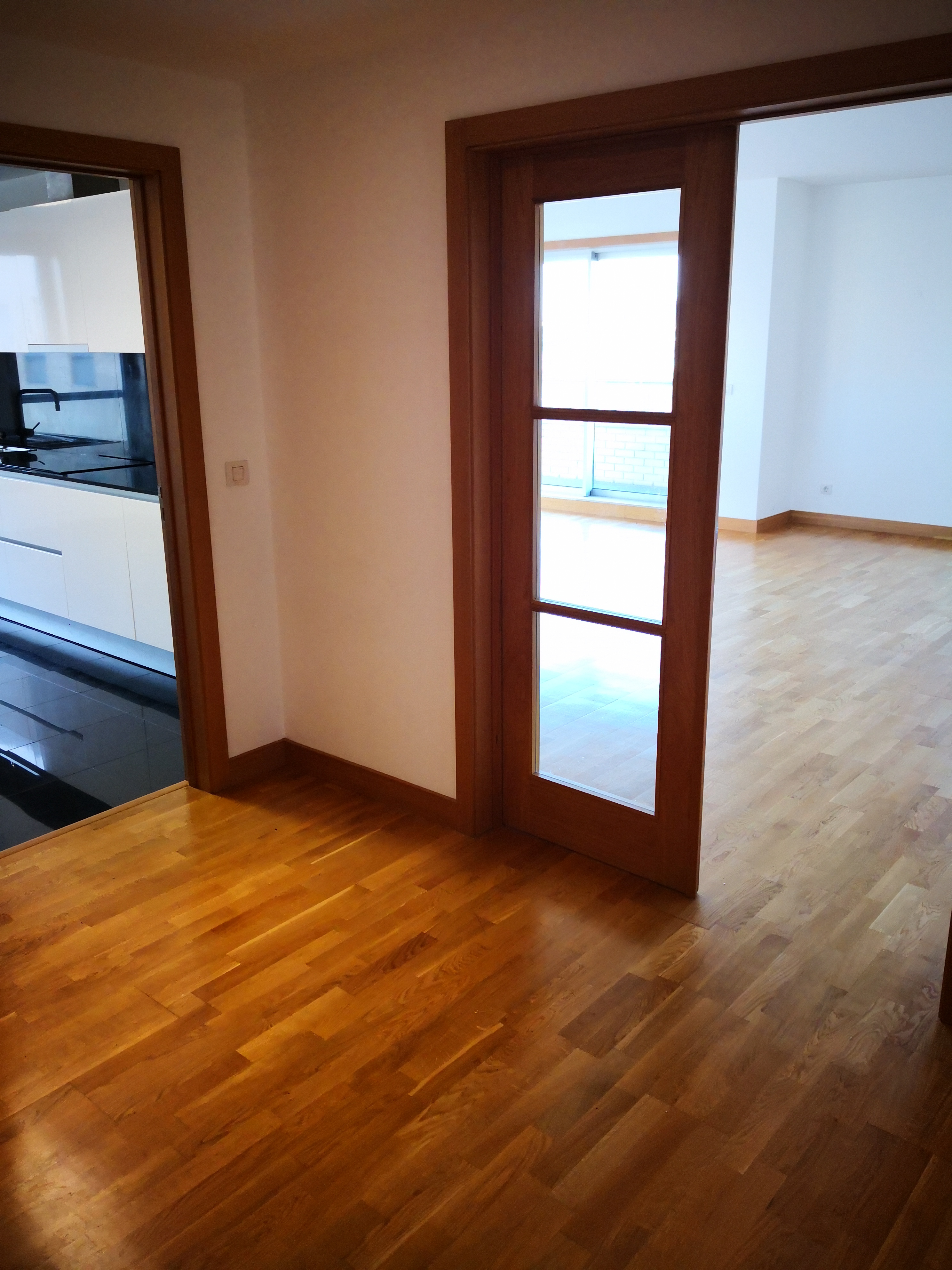 T3 - Venda - 176,20 m2 - 3 Lugares de Estacionamento e Arrecadação