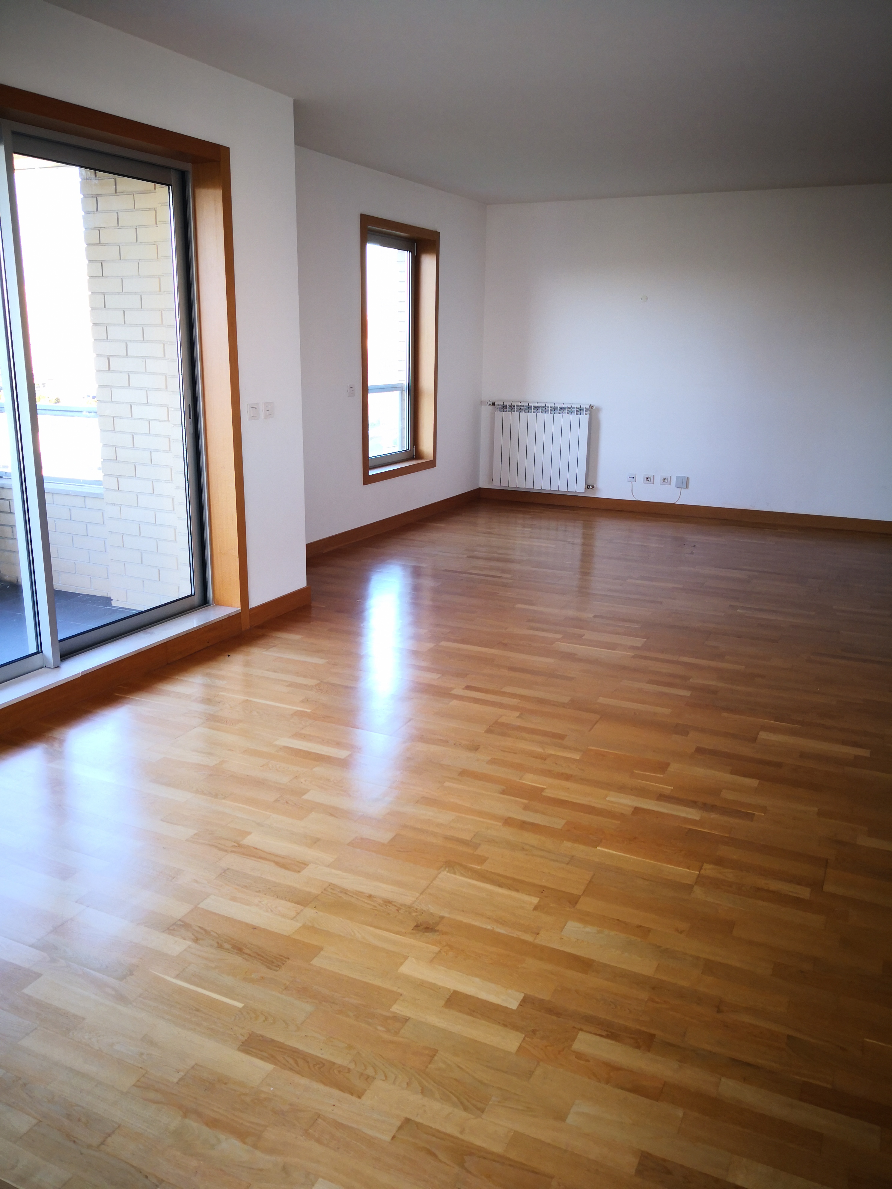 T3 - Venda - 176,20 m2 - 3 Lugares de Estacionamento e Arrecadação