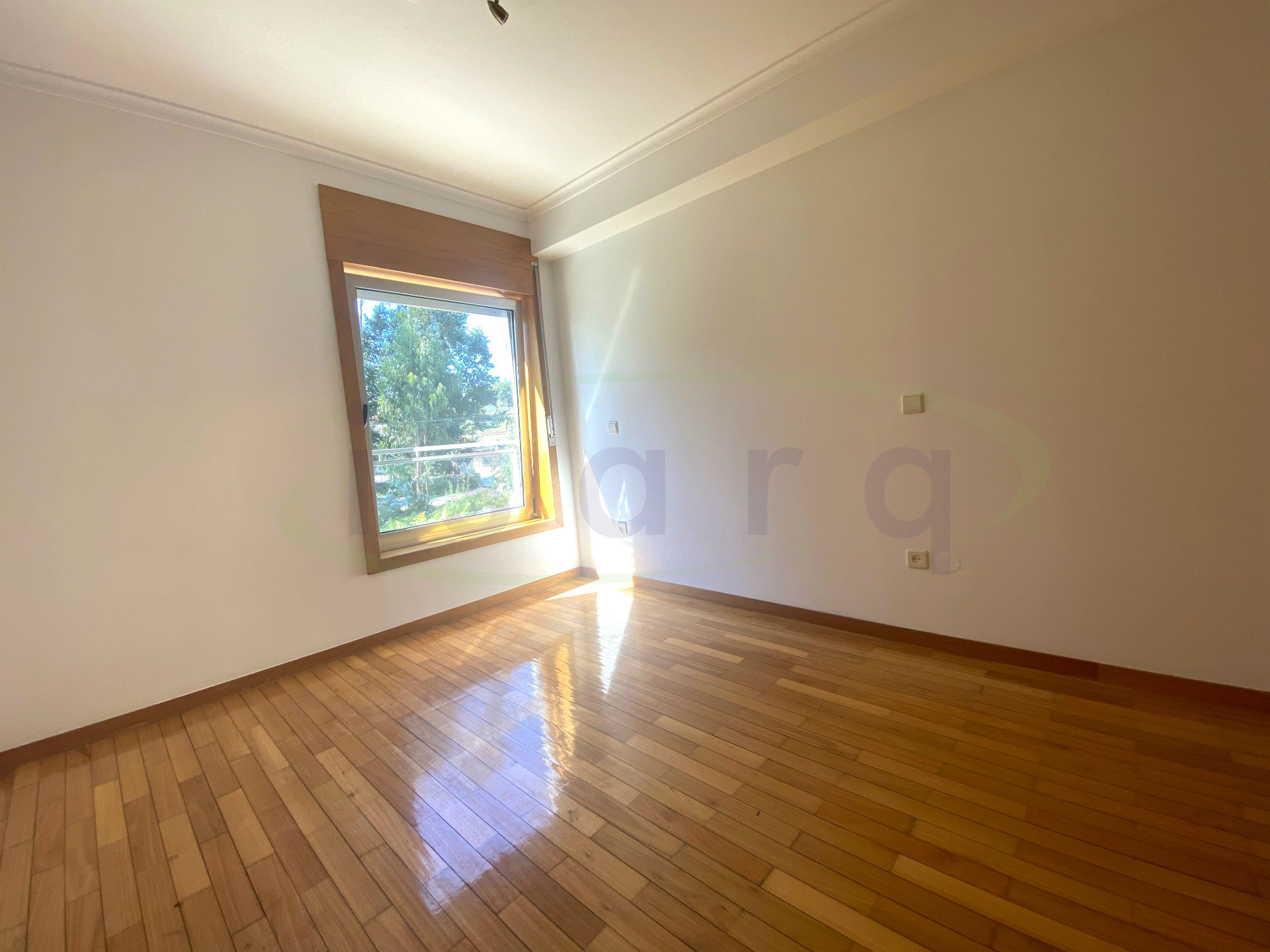 Appartamento con 3 camere da letto con ottimo balcone e 15 min (7km) dal centro di Maia;