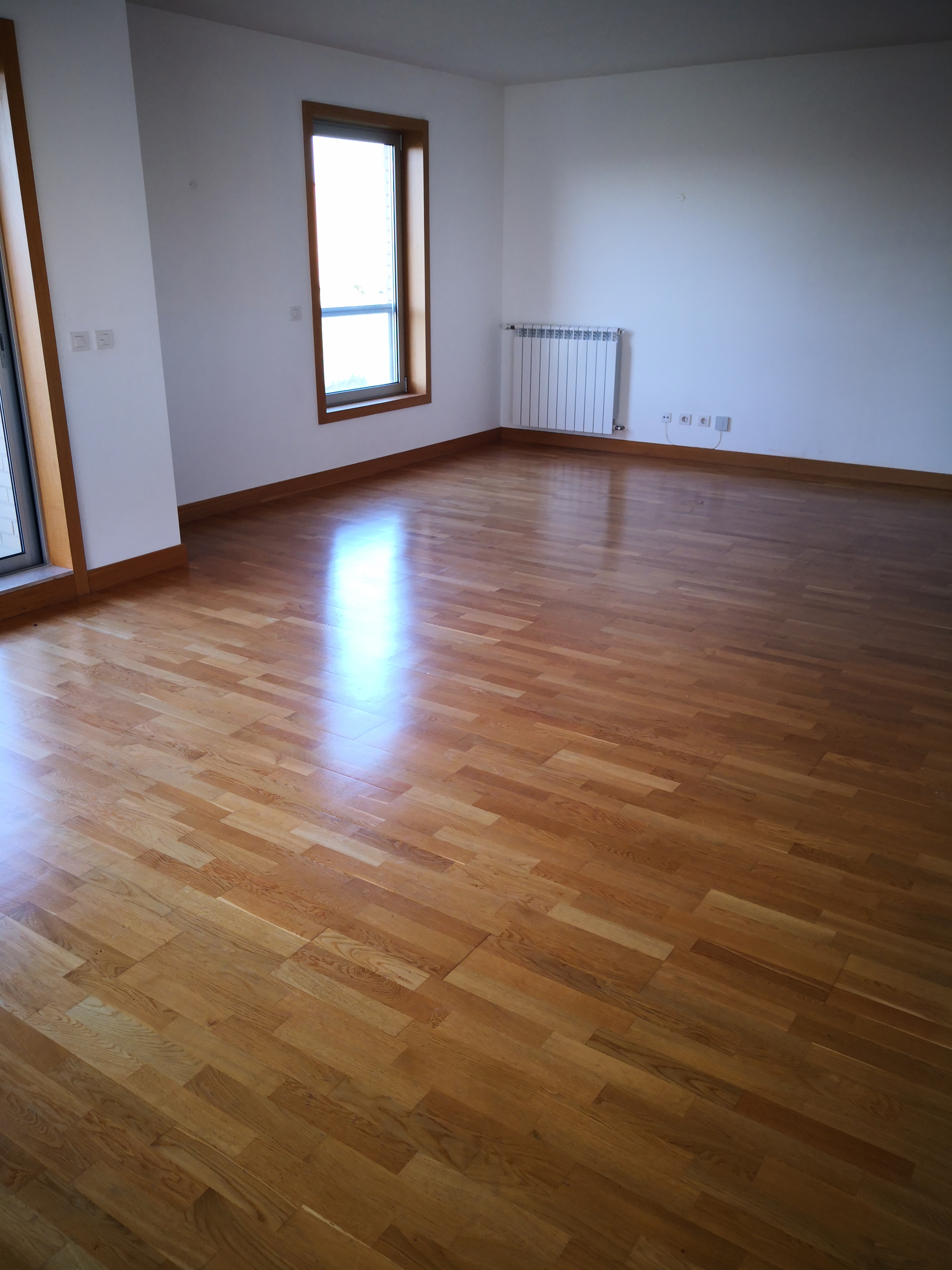 T3 - Venda - 176,20 m2 - 3 Lugares de Estacionamento e Arrecadação