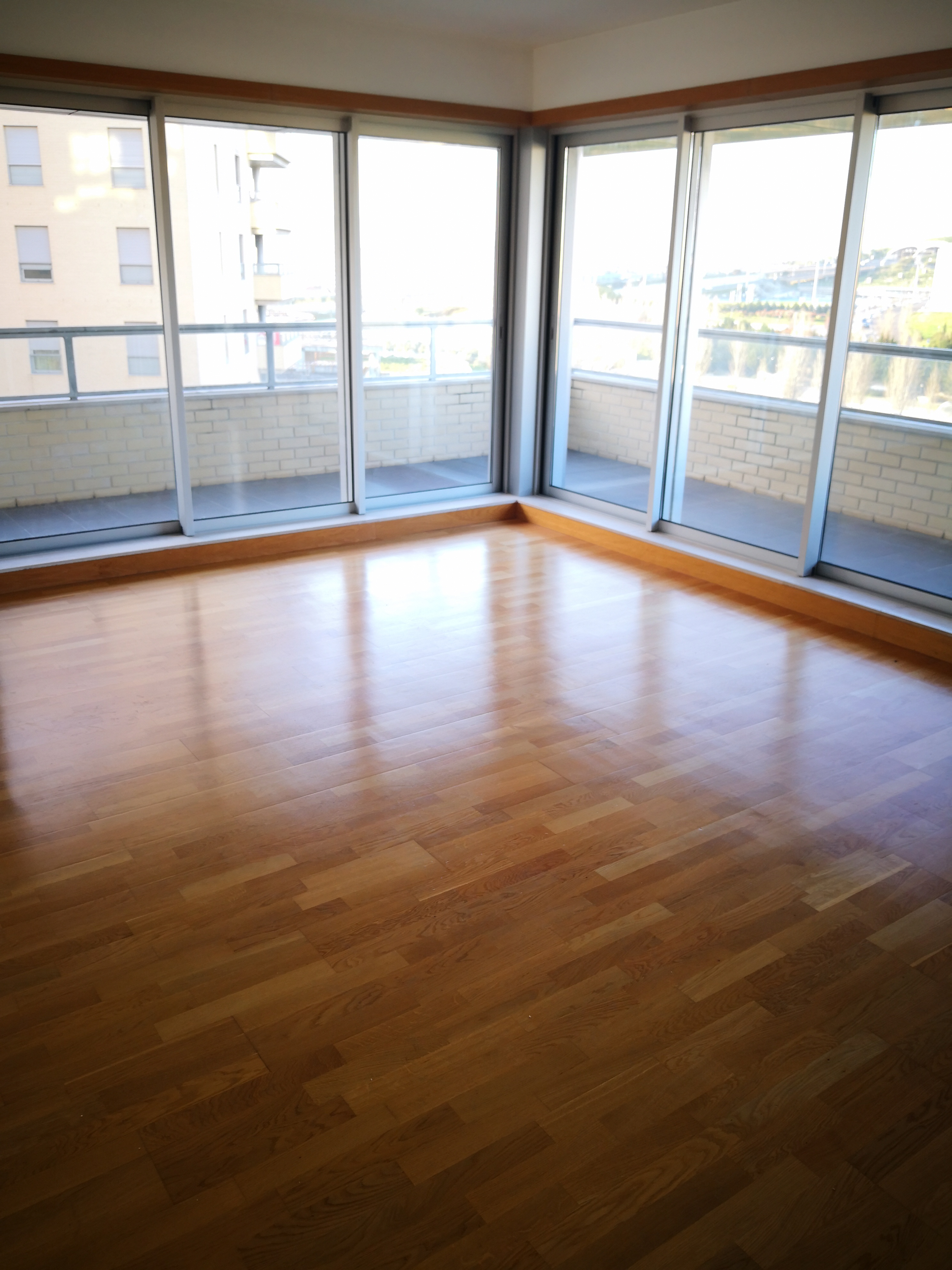 T3 - Venda - 176,20 m2 - 3 Lugares de Estacionamento e Arrecadação