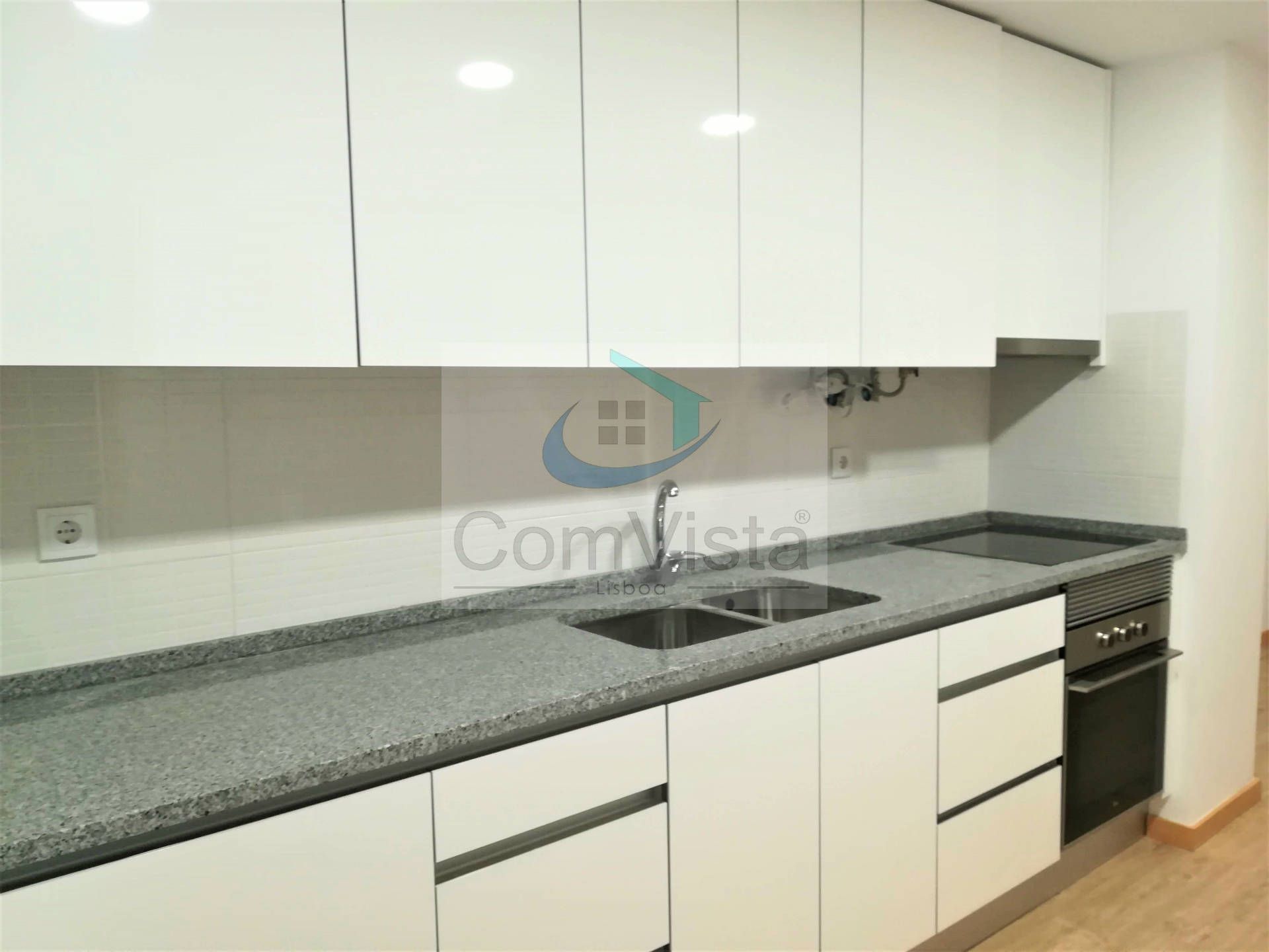 T1+1 com execelente logradouro em Benfica