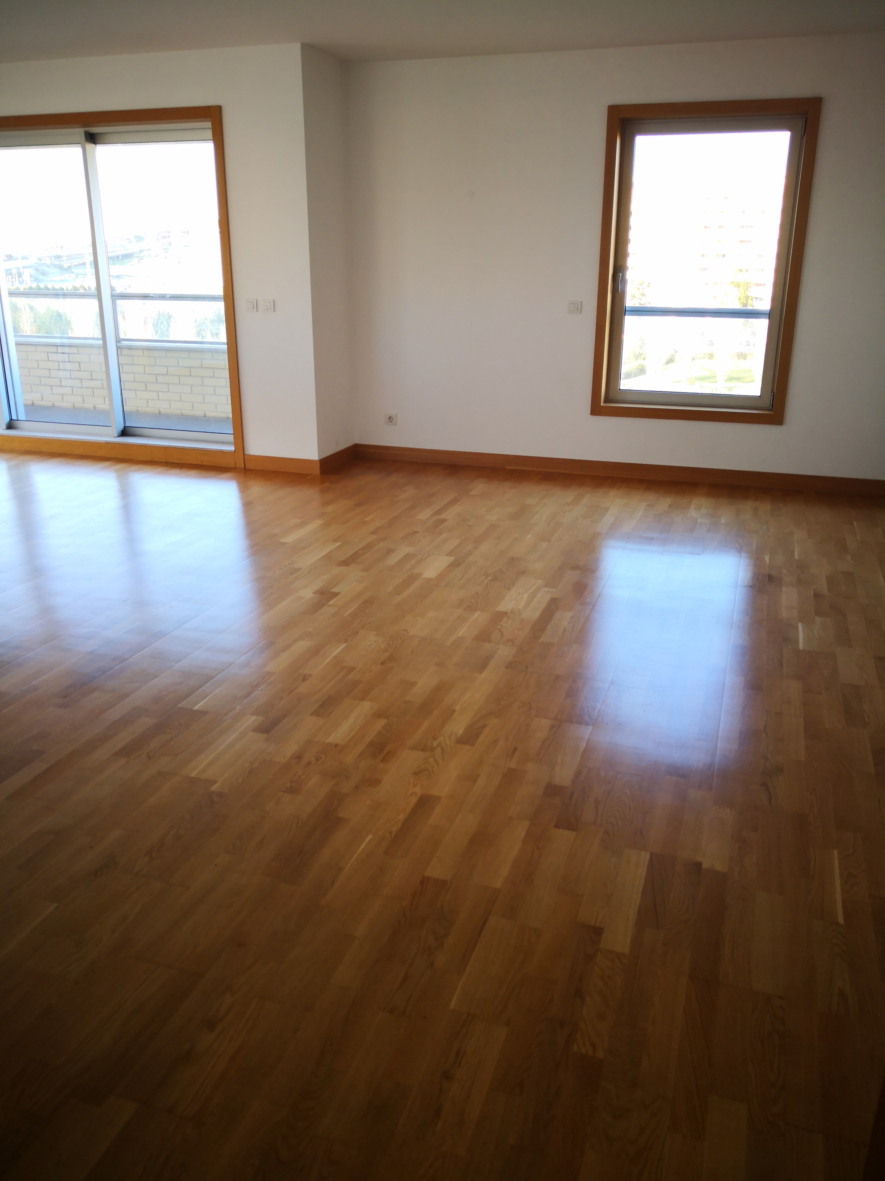 T3 - Venda - 176,20 m2 - 3 Lugares de Estacionamento e Arrecadação