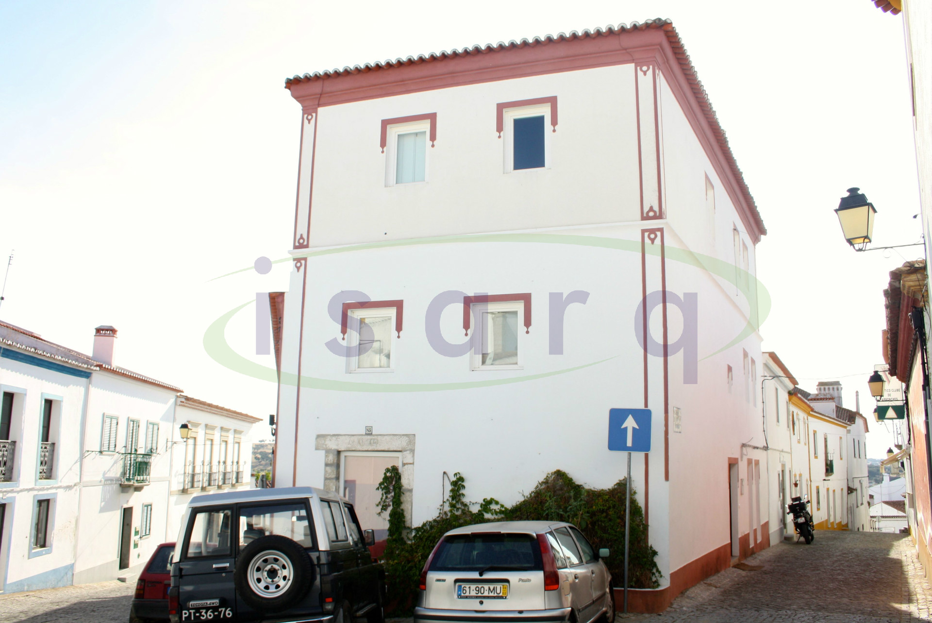 Moradia T4 com piscina no centro histórico de Arronches