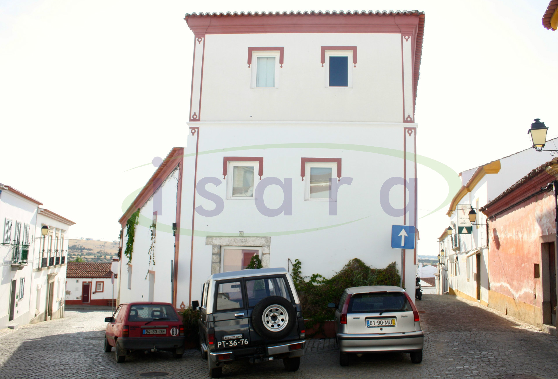 Moradia T4 com piscina no centro histórico de Arronches