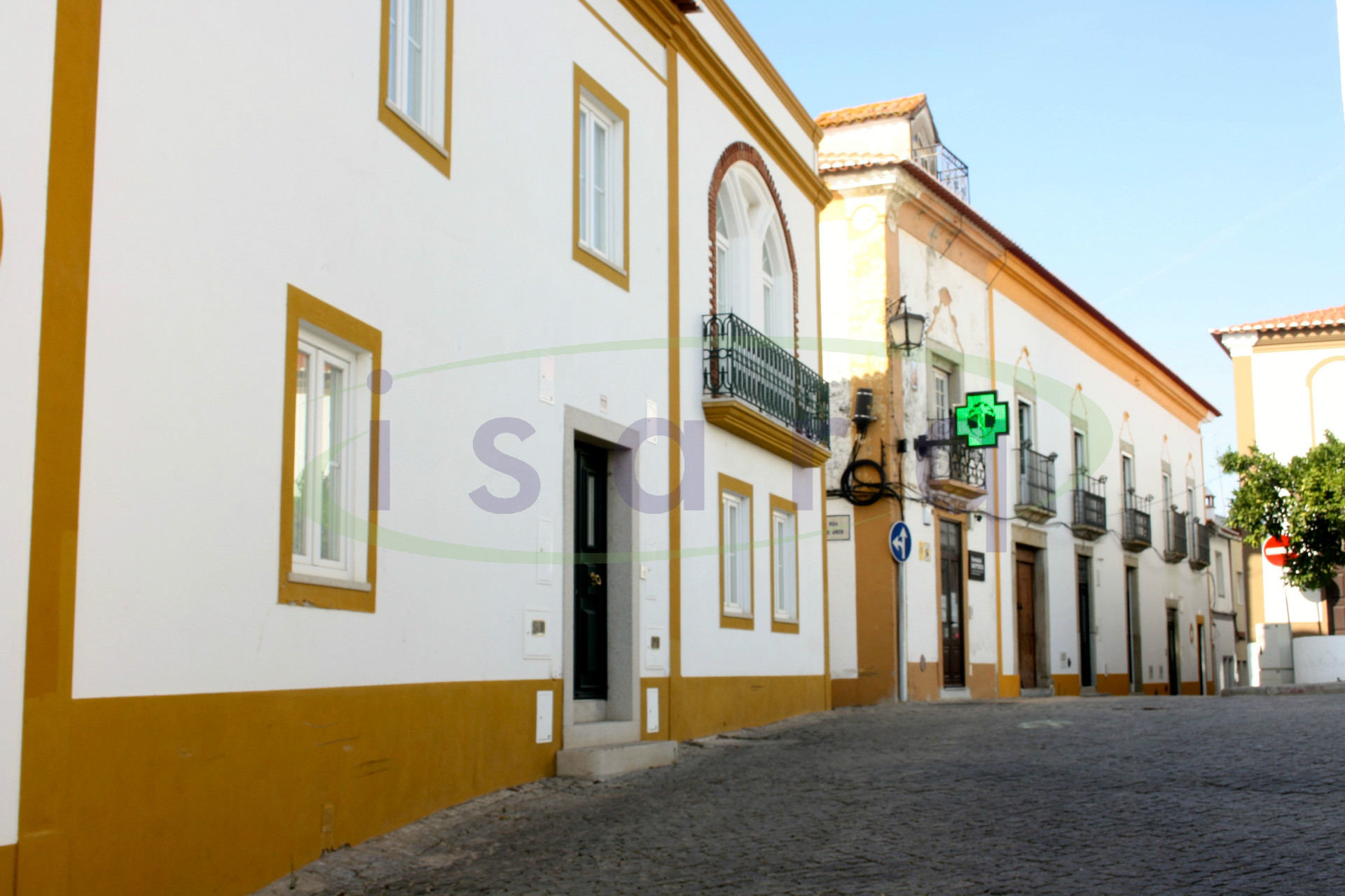 Moradia T4 com piscina no centro histórico de Arronches