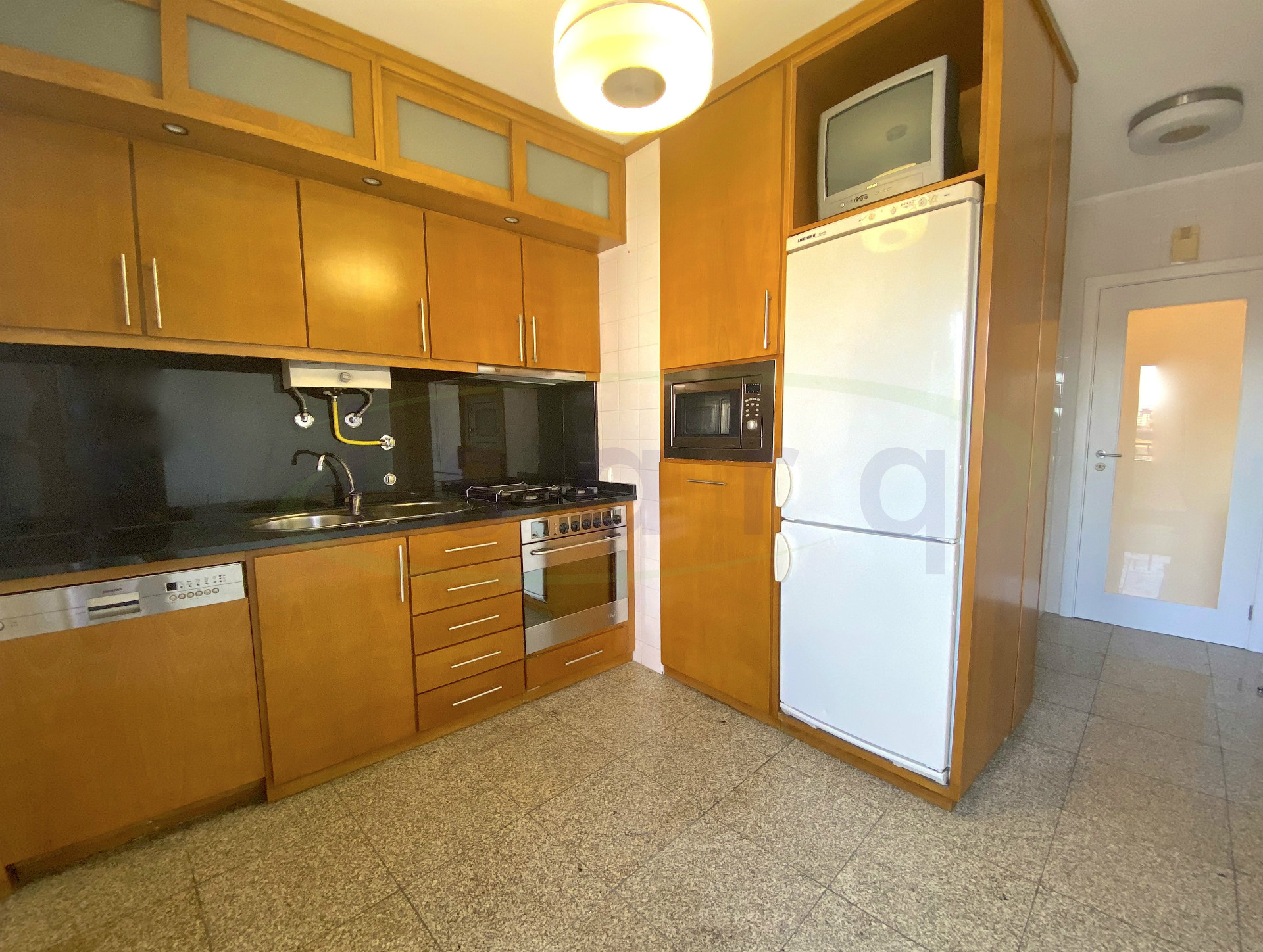 2 bedroom apartment in excellent condition in the center of Trofa;