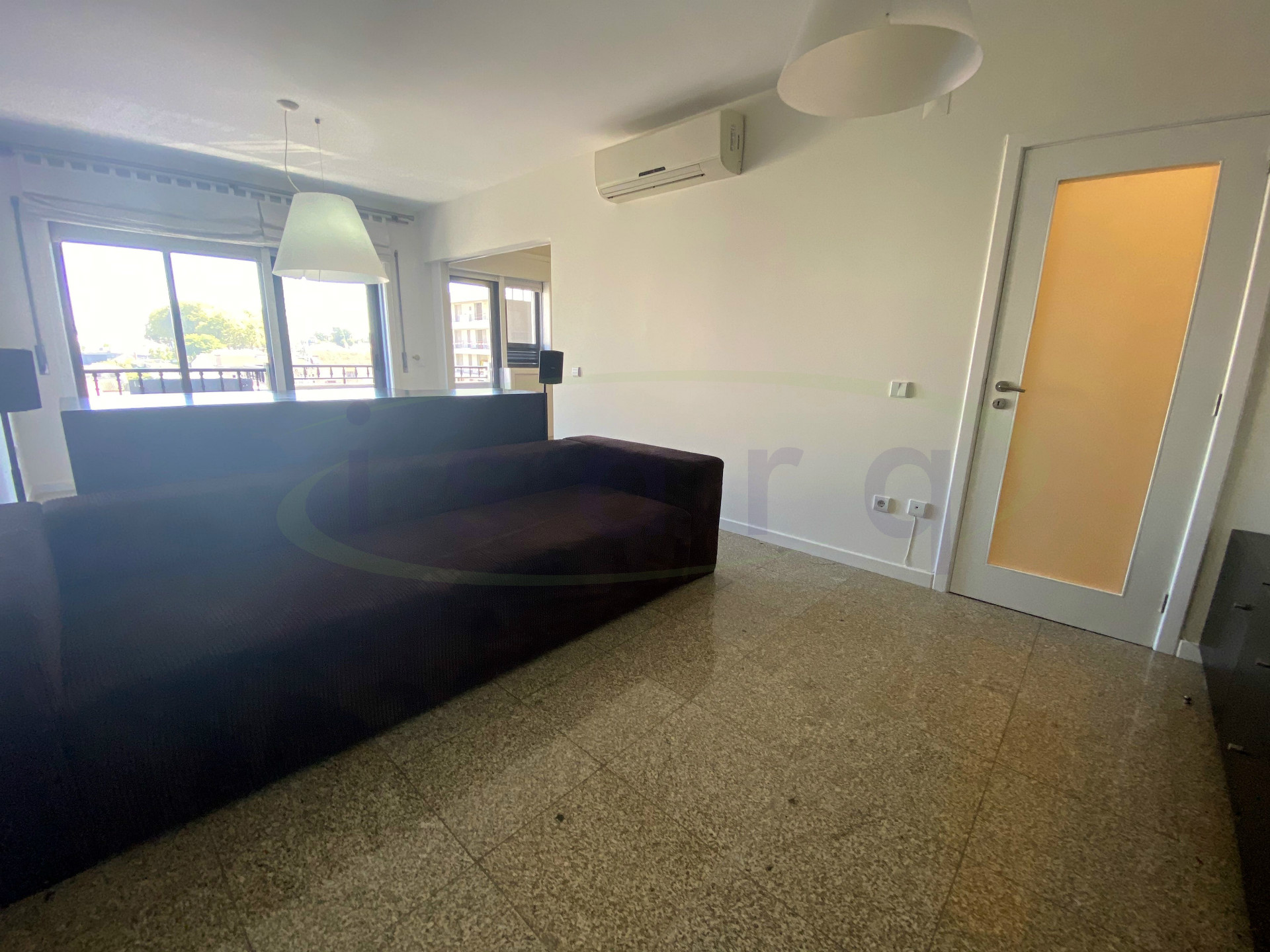 2 bedroom apartment in excellent condition in the center of Trofa;