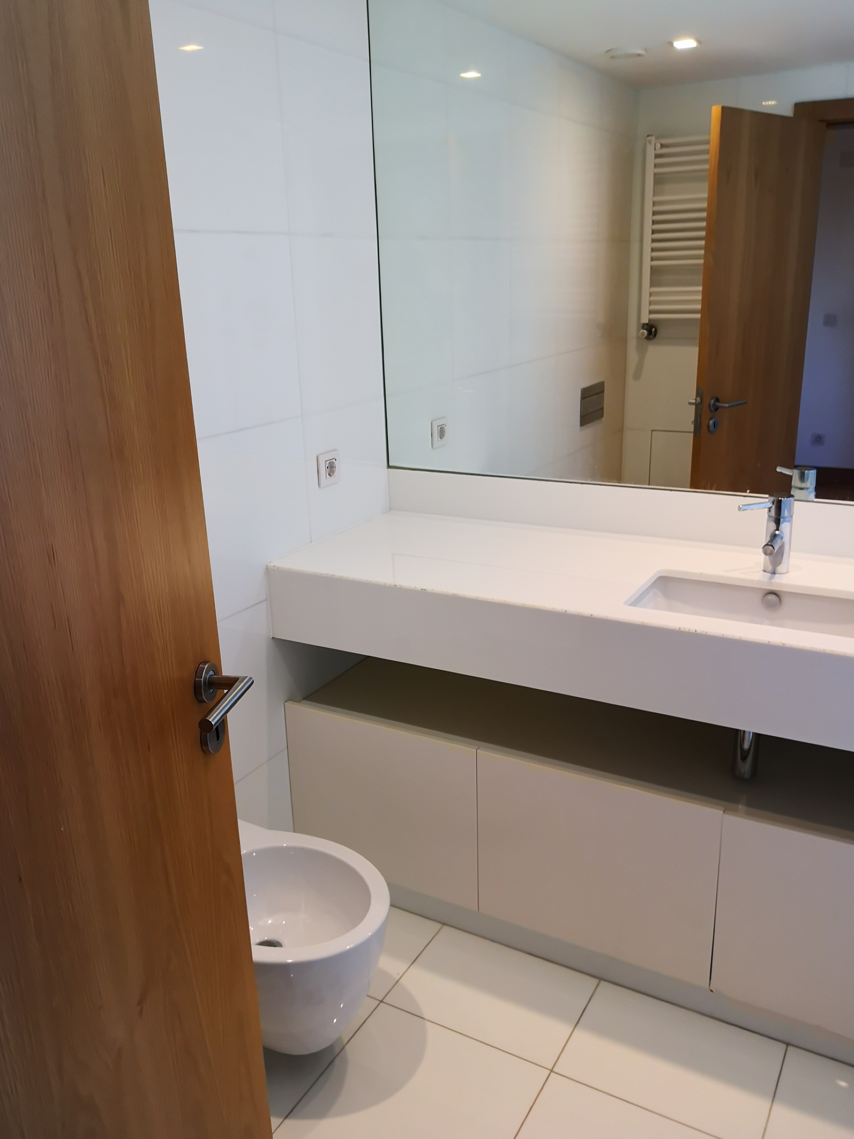 T3 - Venda - 176,20 m2 - 3 Lugares de Estacionamento e Arrecadação