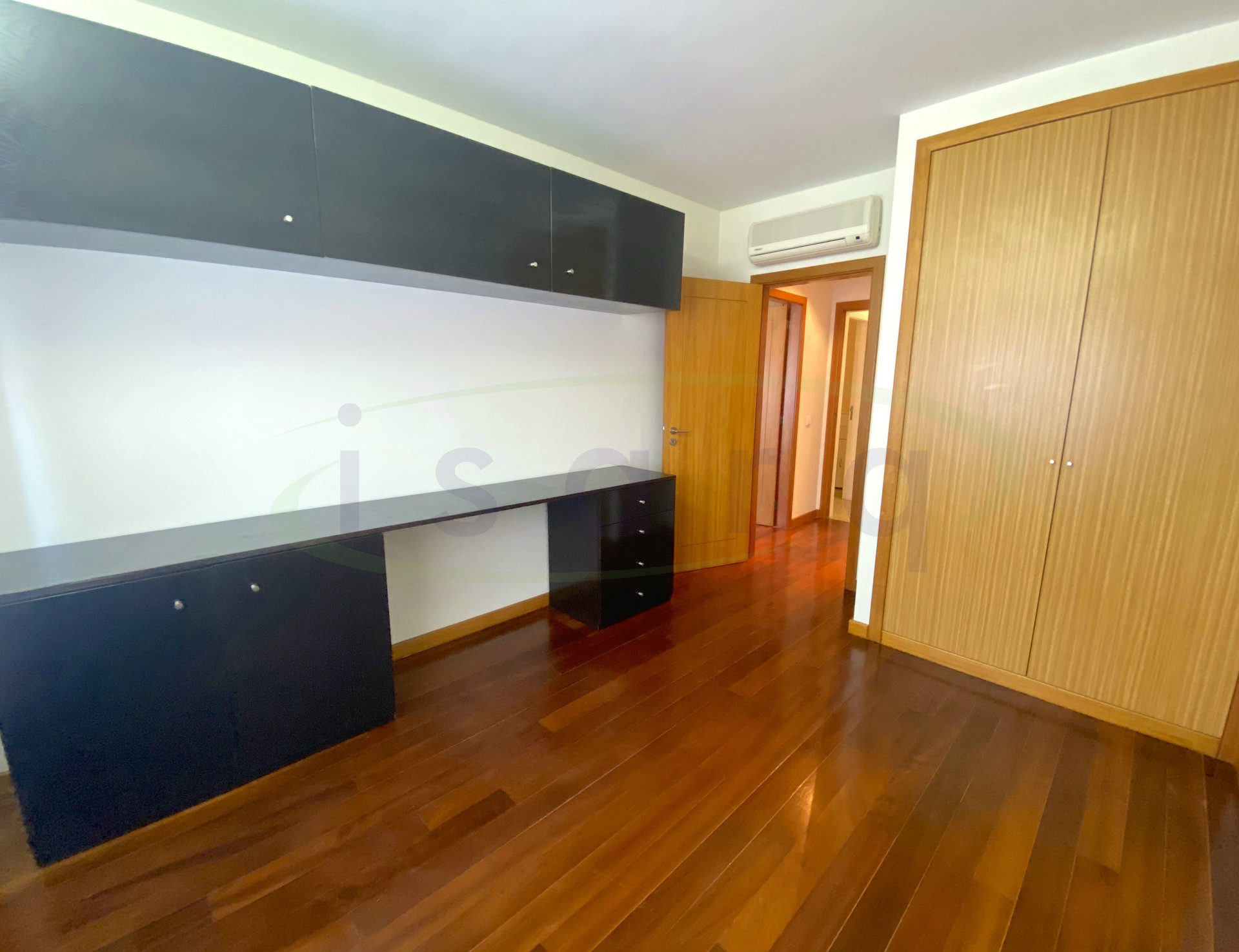 2 bedroom apartment in excellent condition in the center of Trofa;