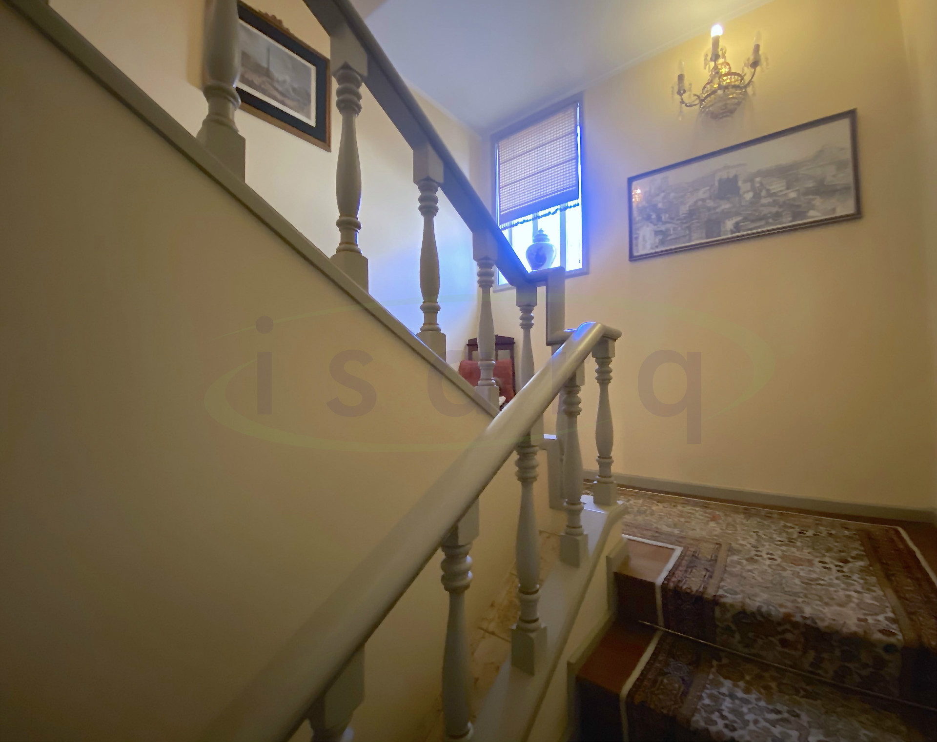 Maison T4 + Bureau + Salon au sous-sol, 4 façades et très bien situé près du Centre de Maia.