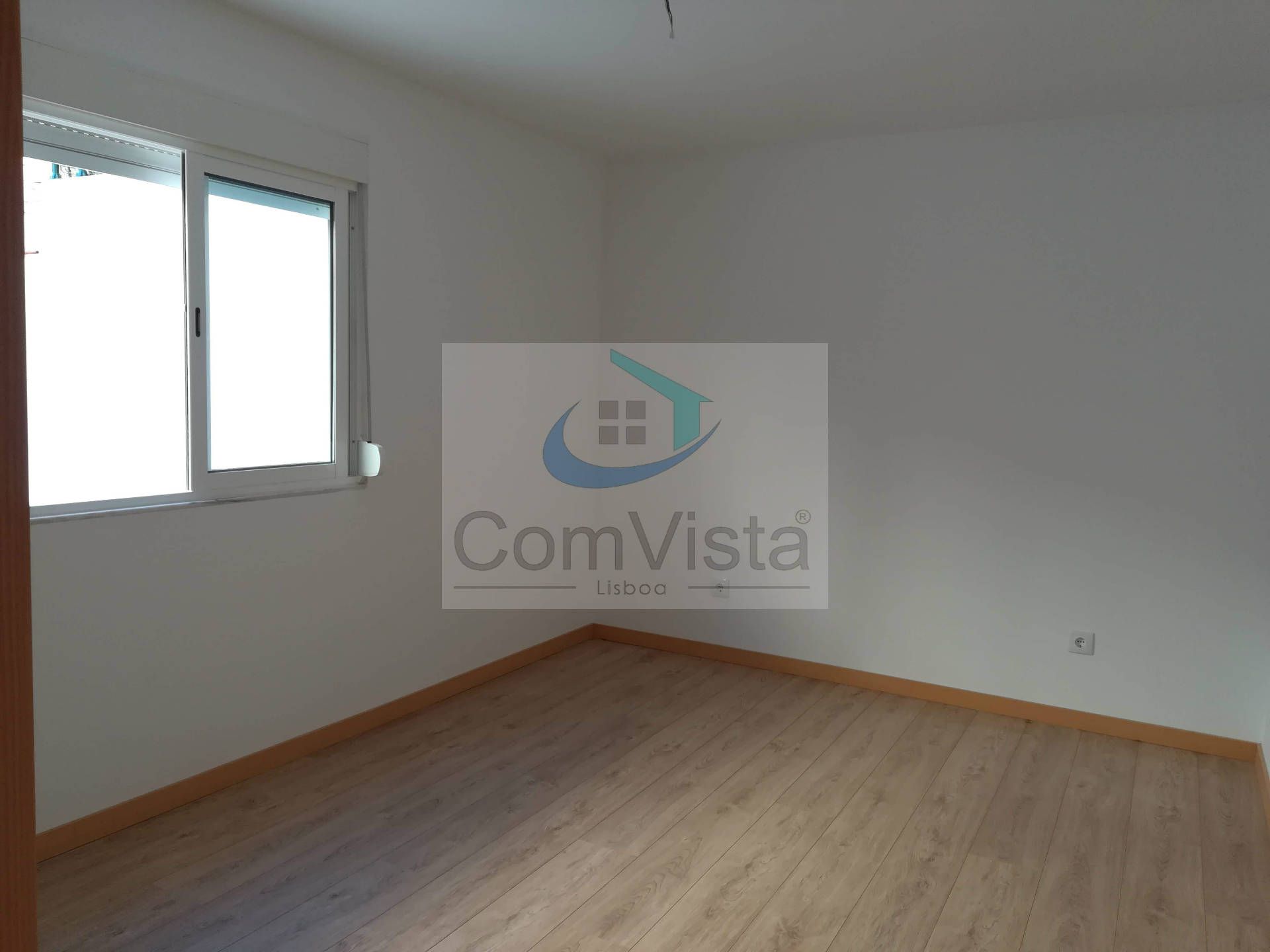 T1+1 com execelente logradouro em Benfica