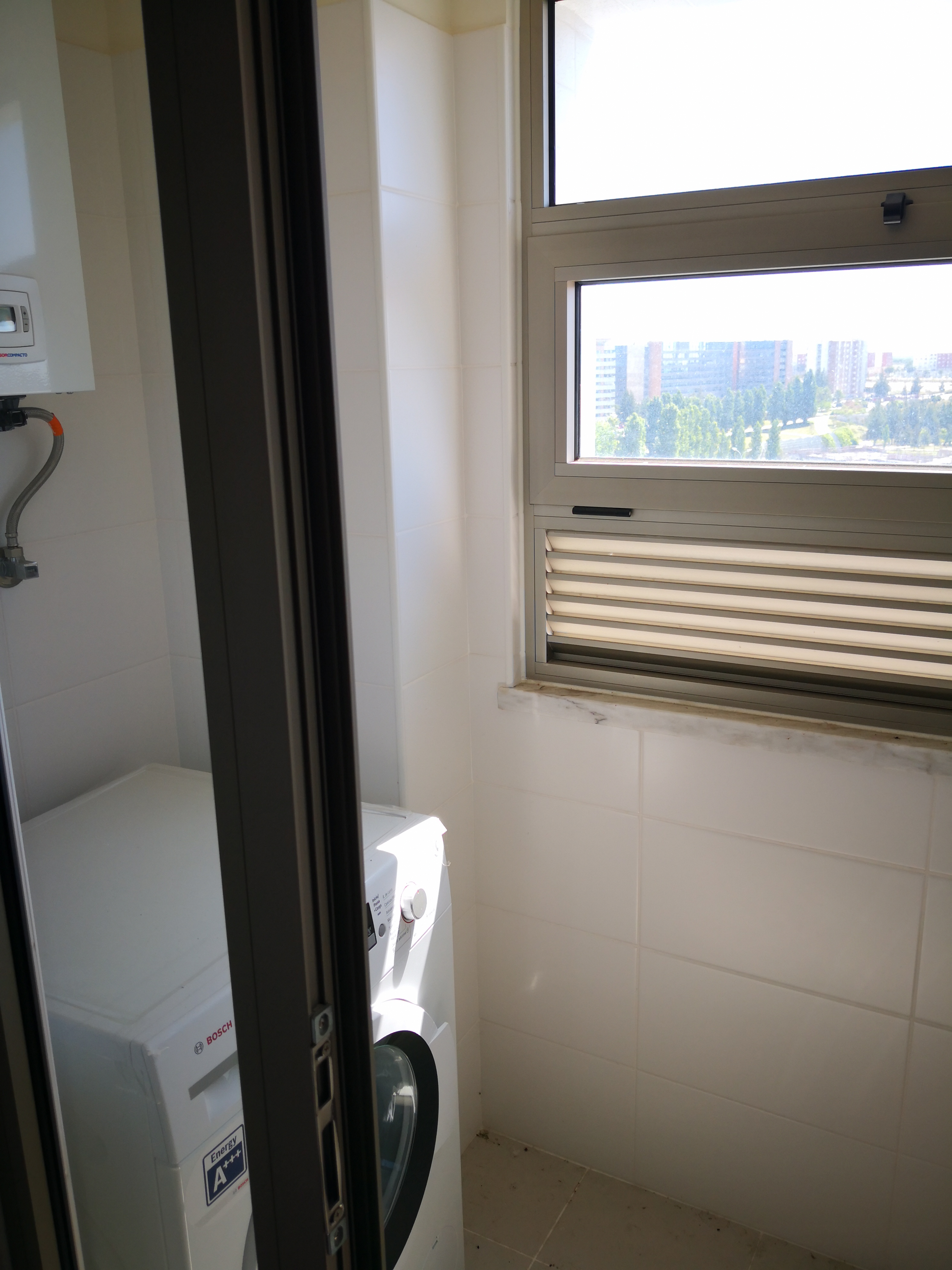 T1 - ARRENDAMENTO - COZINHA EQUIPADA - LUGAR DE ESTACIONAMENTO