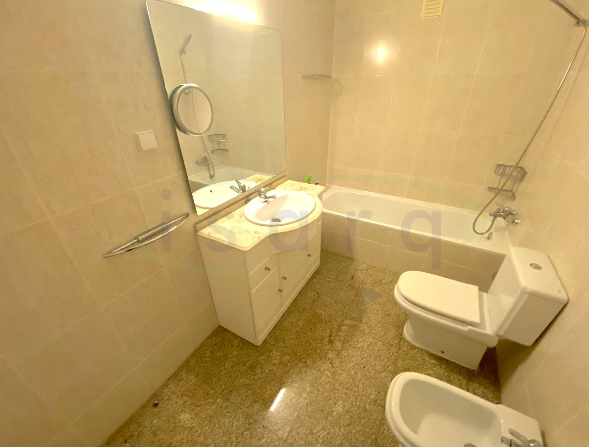 2 bedroom apartment in excellent condition in the center of Trofa;