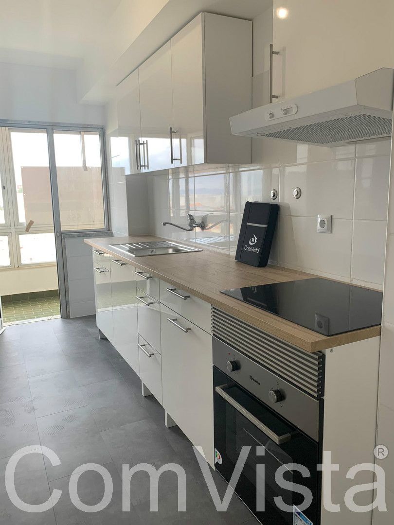 Apartamento T2 em Santa Clara, Lisboa, remodelado