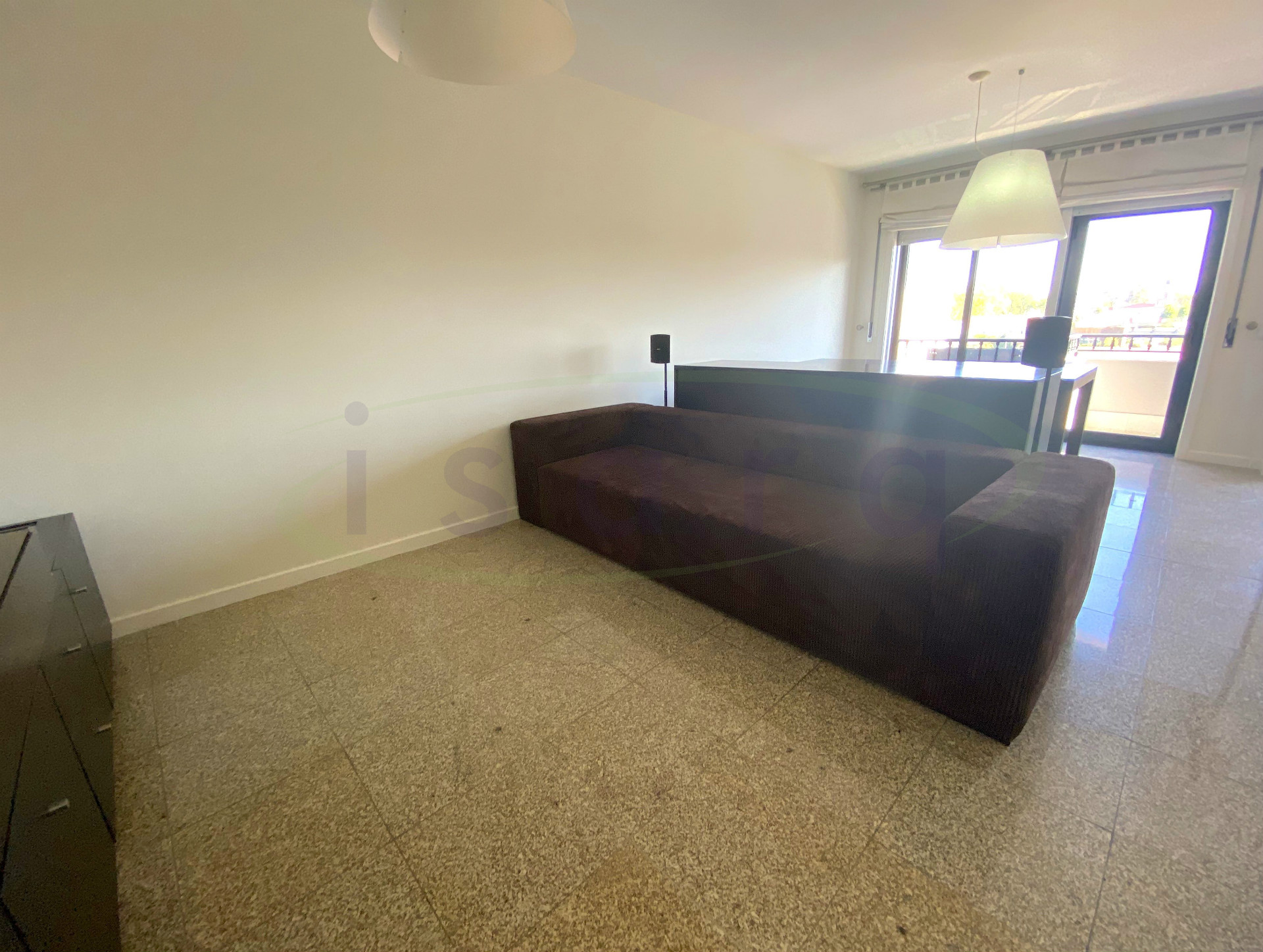 2 bedroom apartment in excellent condition in the center of Trofa;