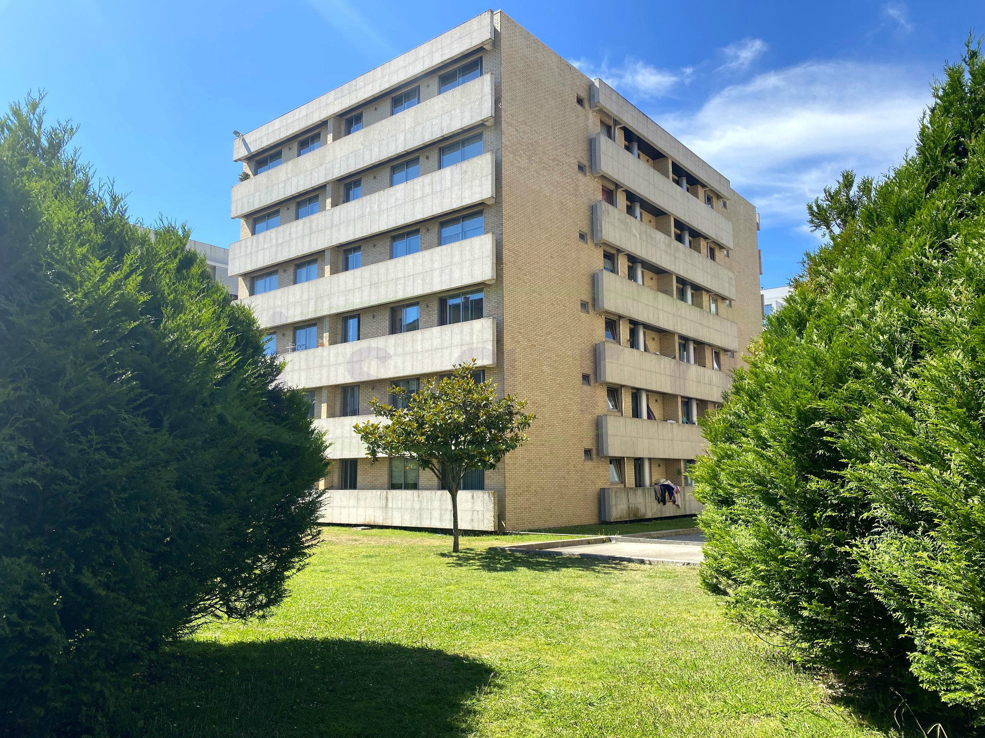 Apartamento de 3 dormitorios de excelente calidad de construcción y acabados cerca de la playa