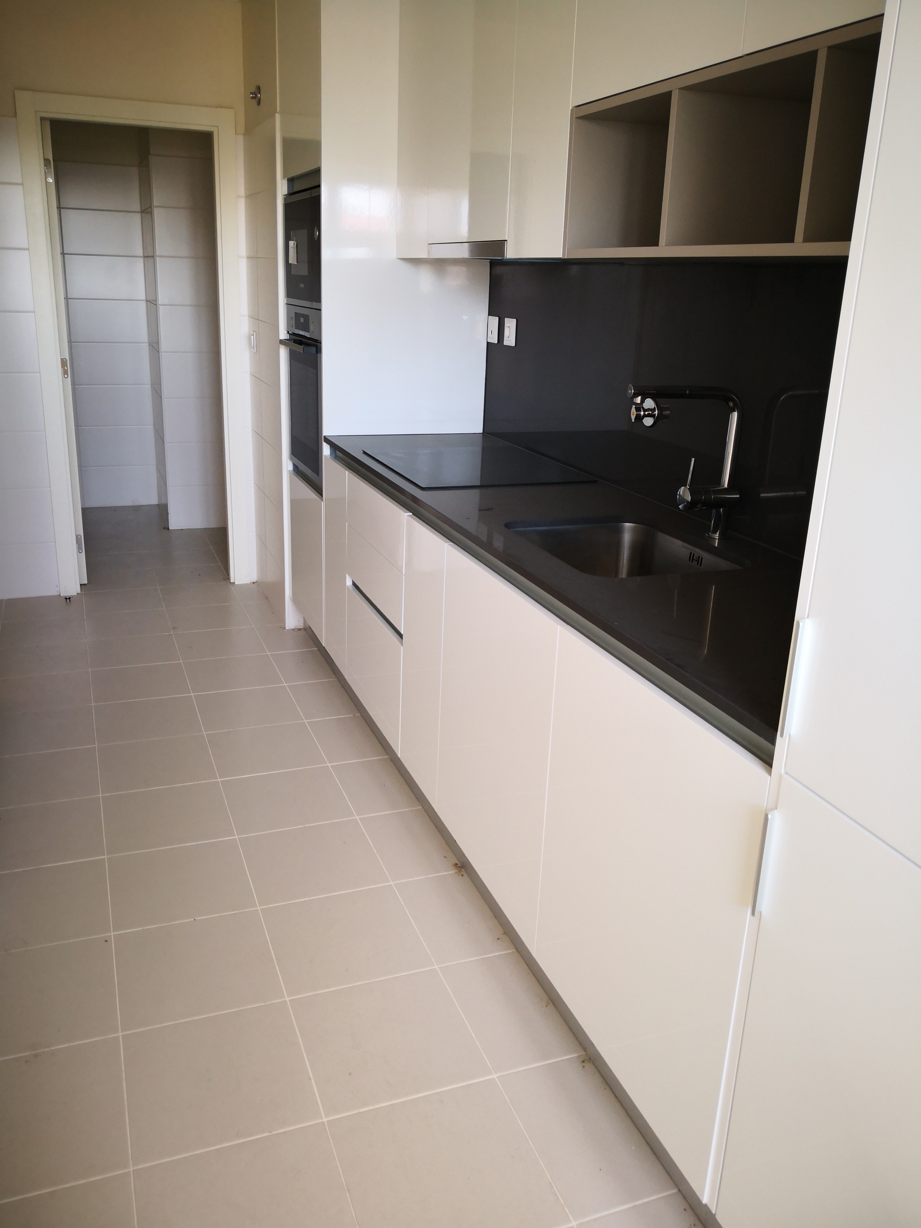 T1 - ARRENDAMENTO - COZINHA EQUIPADA - LUGAR DE ESTACIONAMENTO