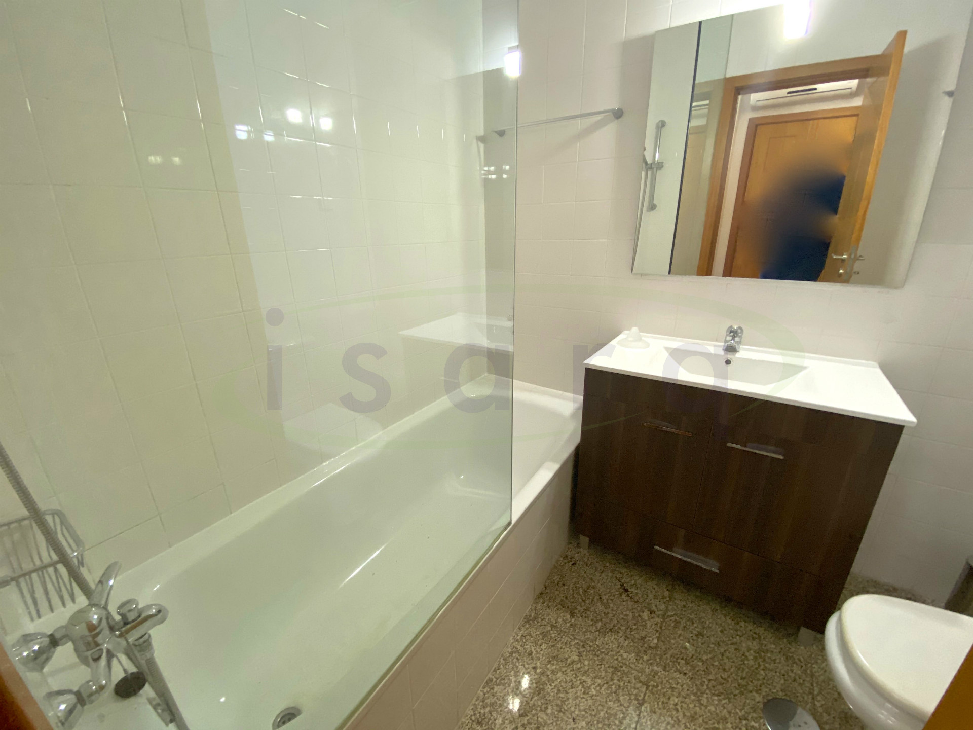 2 bedroom apartment in excellent condition in the center of Trofa;
