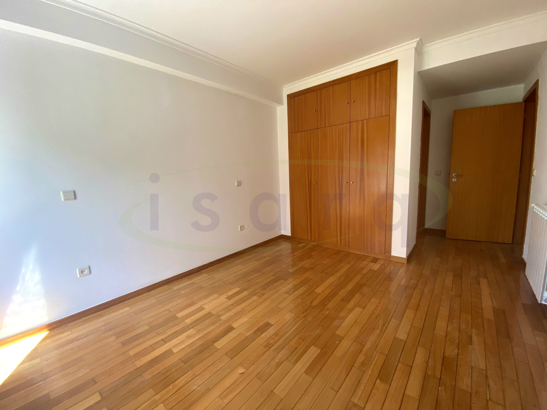 Appartamento con 3 camere da letto con ottimo balcone e 15 min (7km) dal centro di Maia;