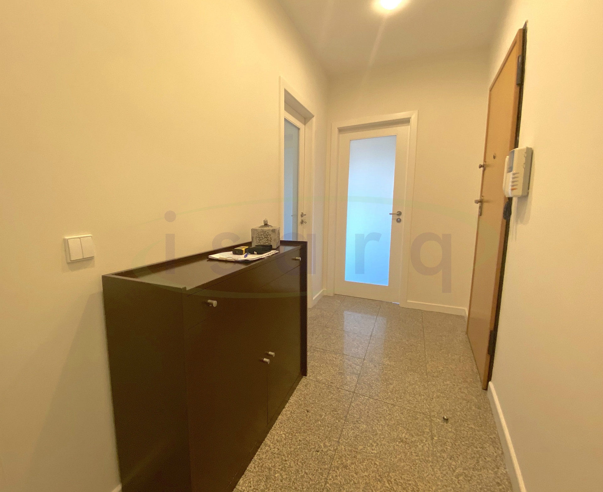 2 bedroom apartment in excellent condition in the center of Trofa;
