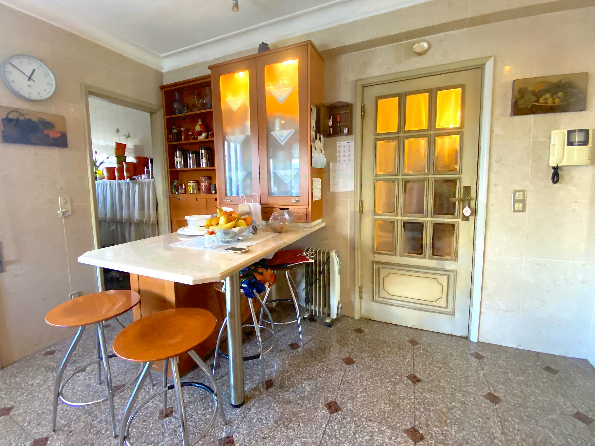 Maison T4 + Bureau + Salon au sous-sol, 4 façades et très bien situé près du Centre de Maia.