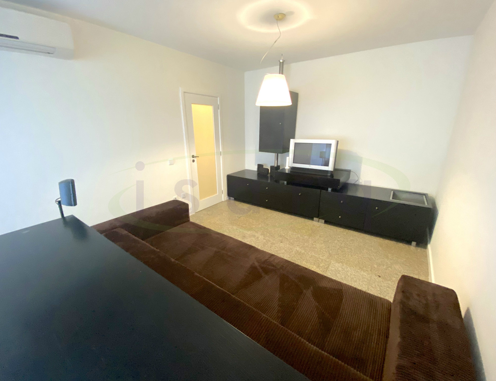 2 bedroom apartment in excellent condition in the center of Trofa;