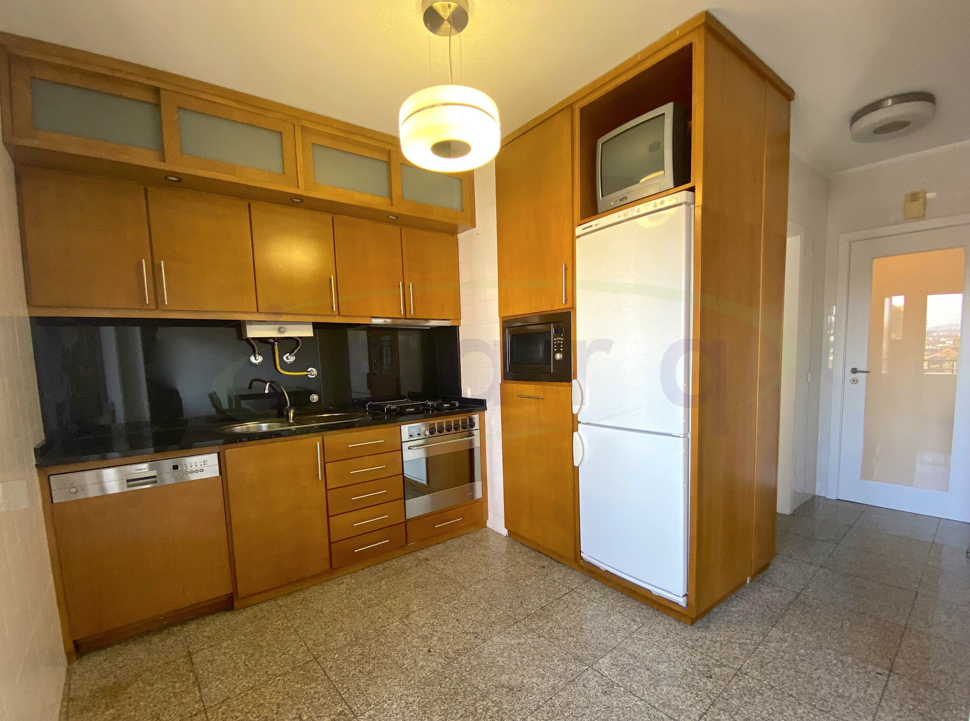 2 bedroom apartment in excellent condition in the center of Trofa;