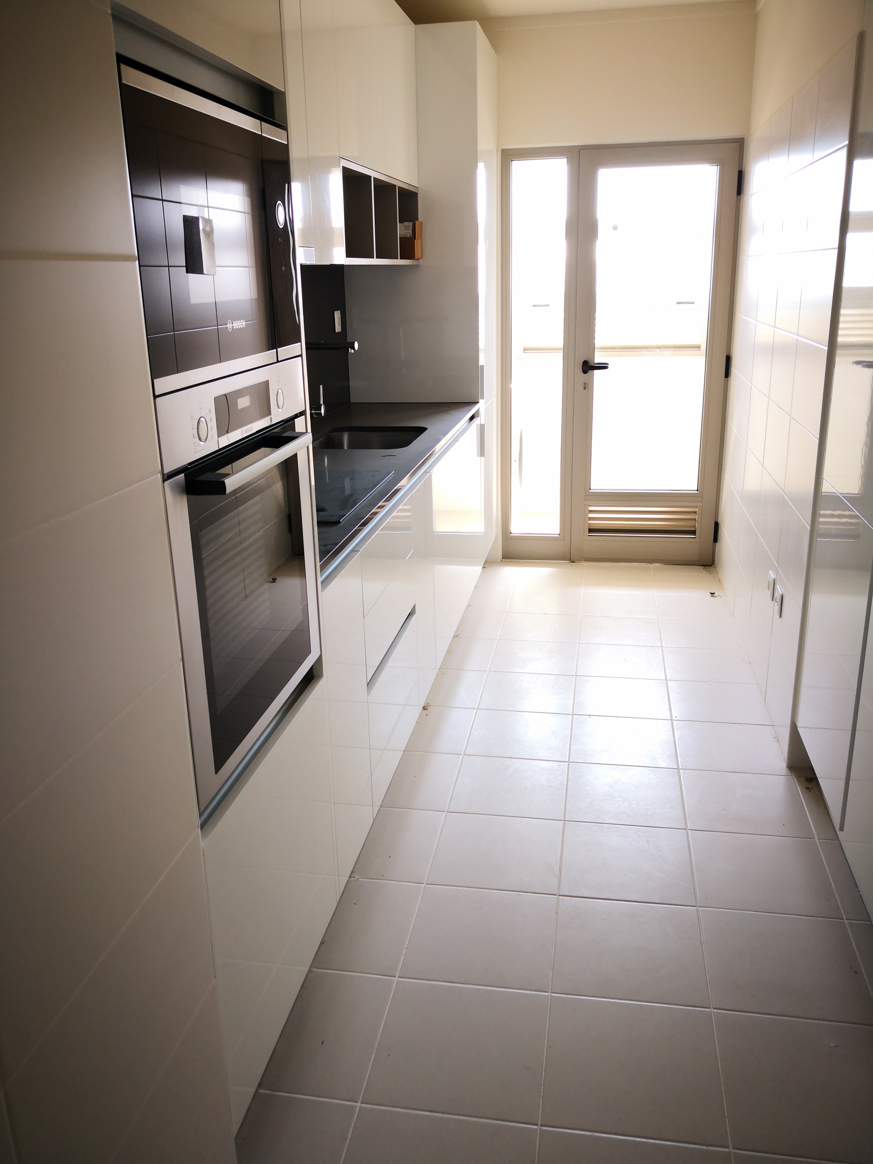 T1 - ARRENDAMENTO - COZINHA EQUIPADA - LUGAR DE ESTACIONAMENTO