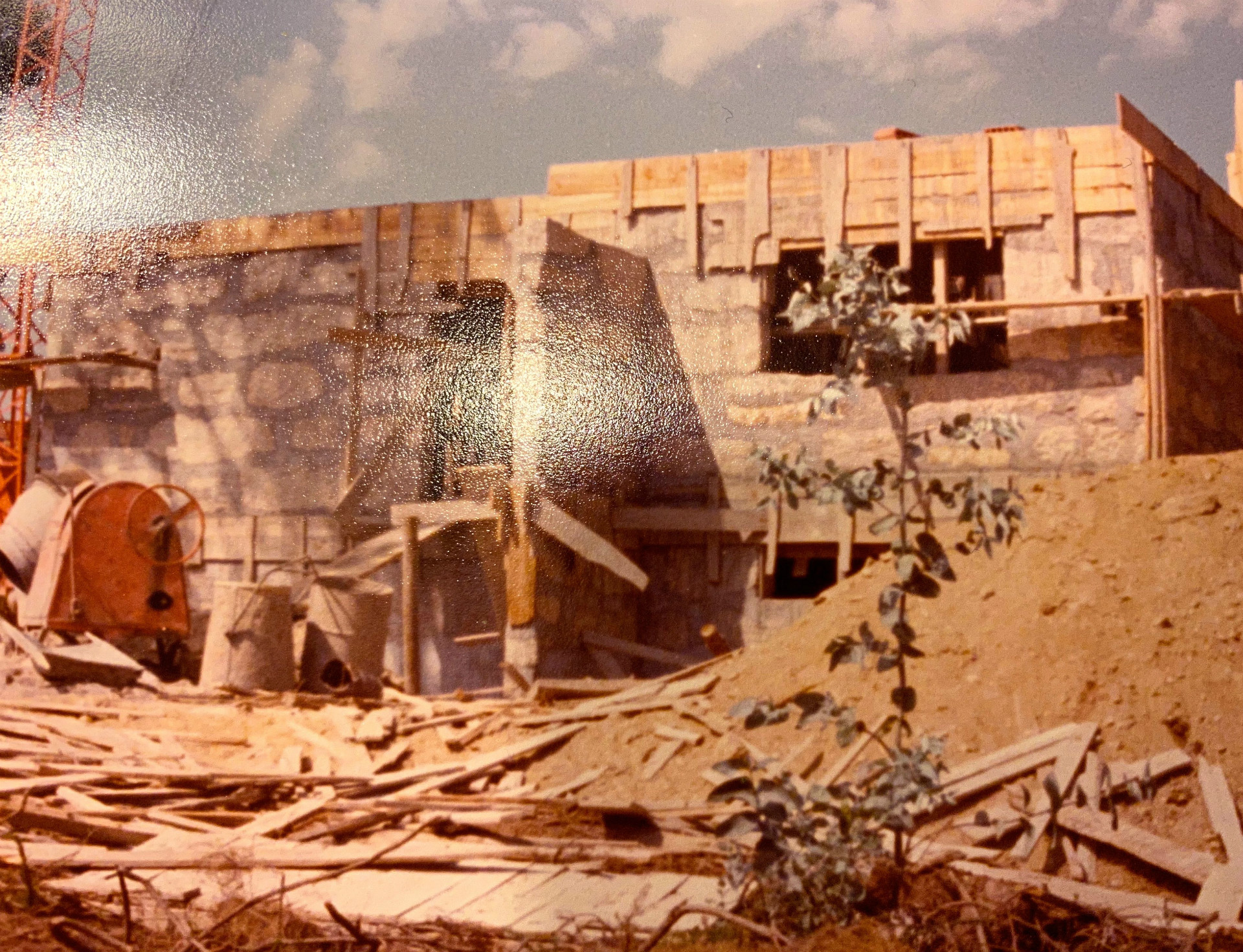 Maison T4 + Bureau + Salon au sous-sol, 4 façades et très bien situé près du Centre de Maia.