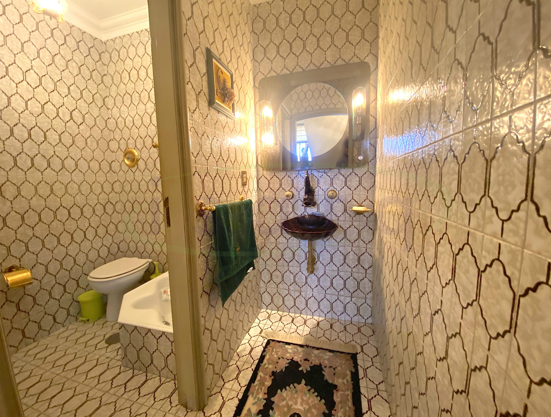 Maison T4 + Bureau + Salon au sous-sol, 4 façades et très bien situé près du Centre de Maia.