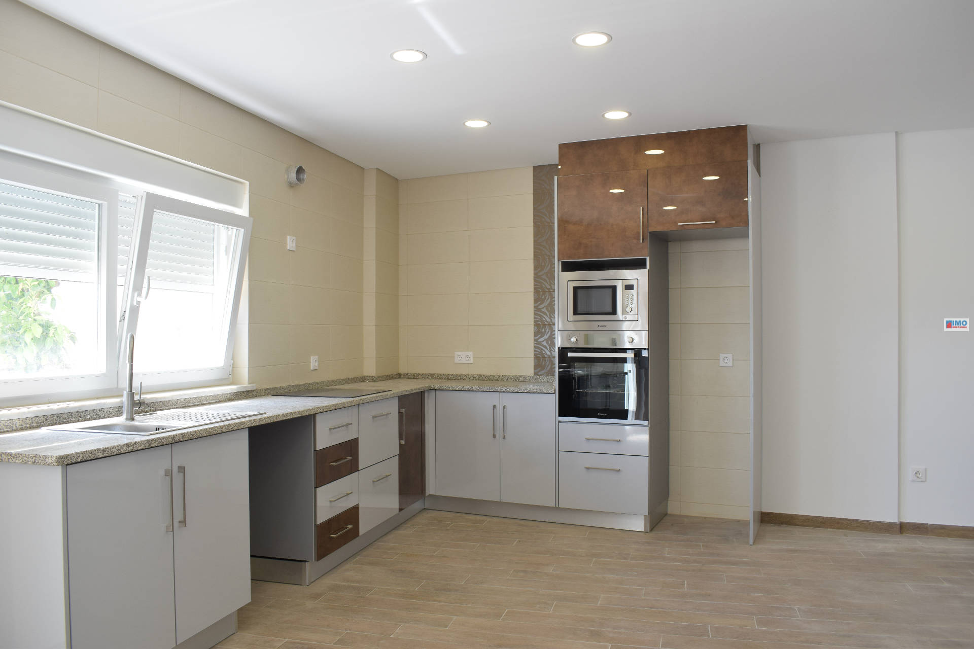 T1+2 c/ Terraço - Zona Baixa da Cidade