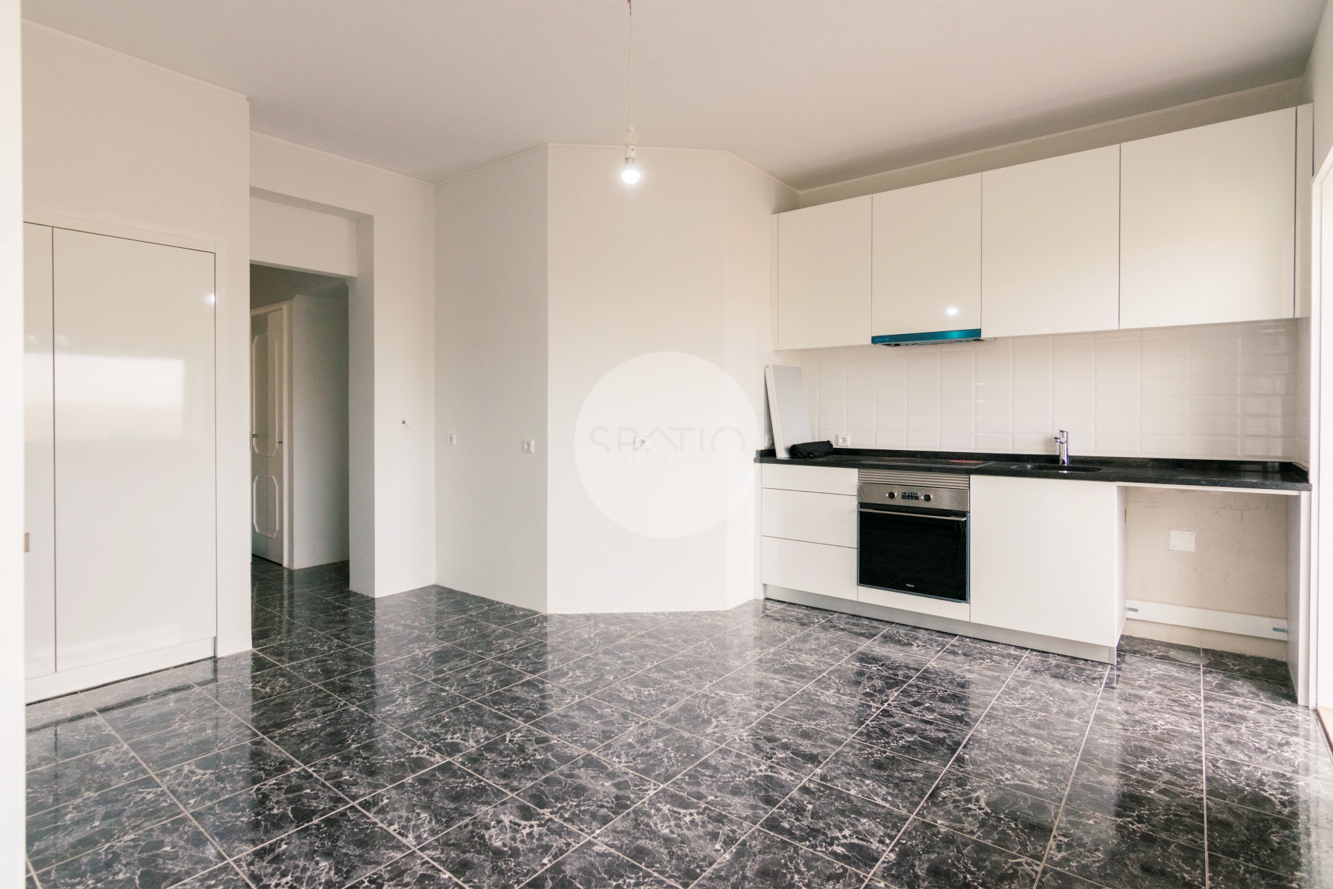 Apartamento T3 renovado com Box * São Mamede de Infesta