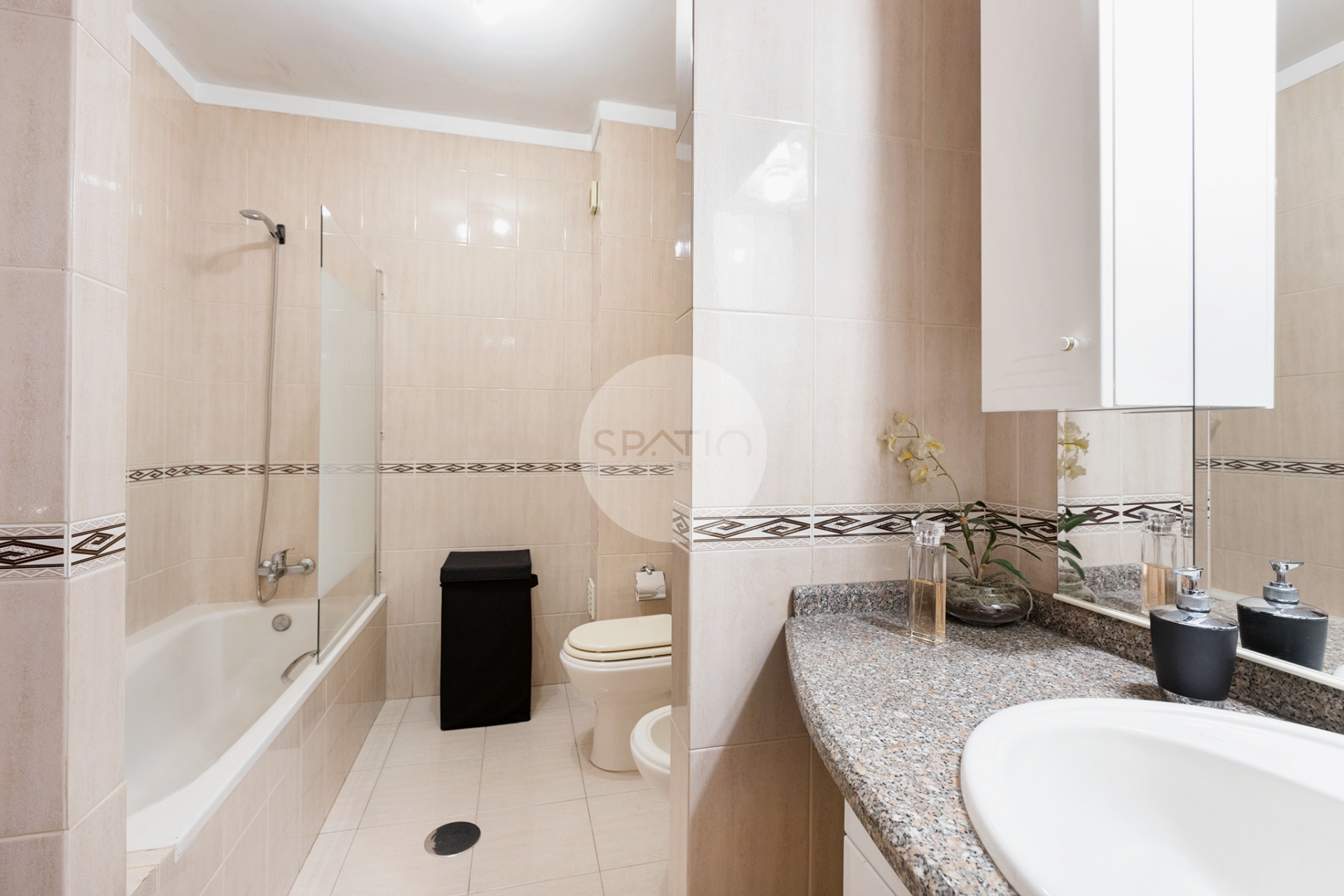 Apartamento T2 com garagem * Caulinos