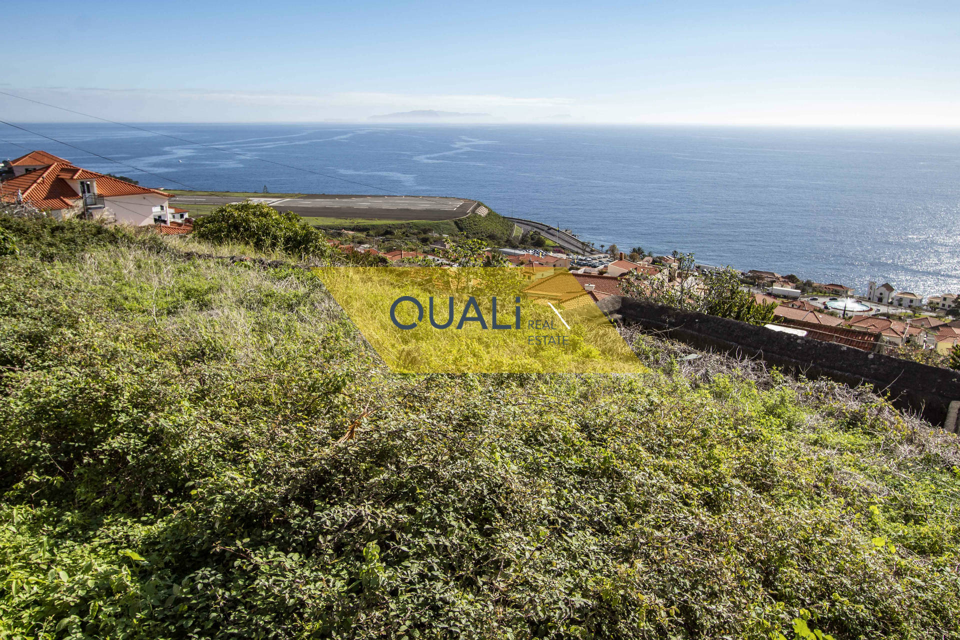 Terreno de 1910m2 com uma casa  em Santa Cruz - Ilha da Madeira - €150.000,00