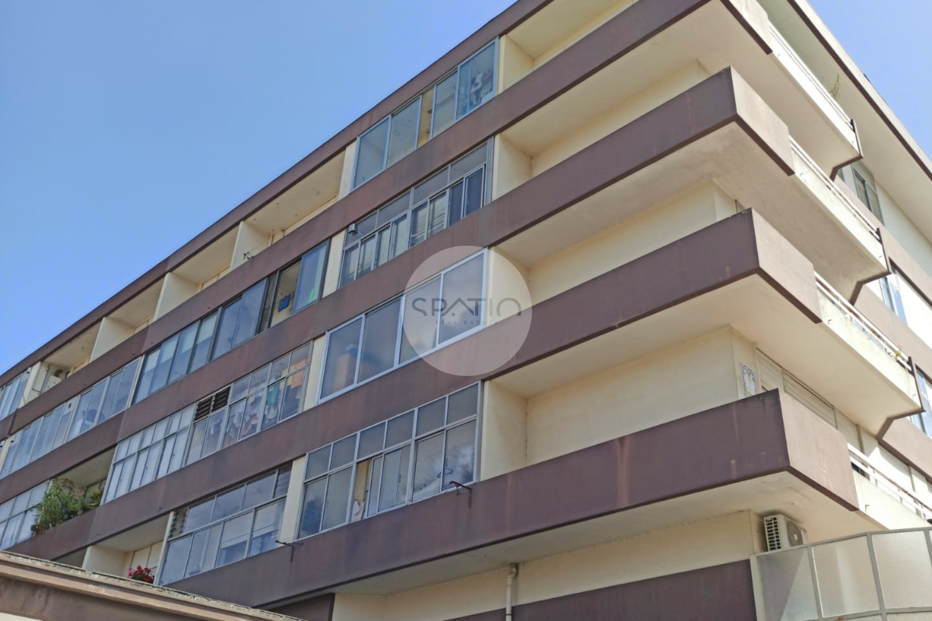 Apartamento T3 renovado com Box * São Mamede de Infesta