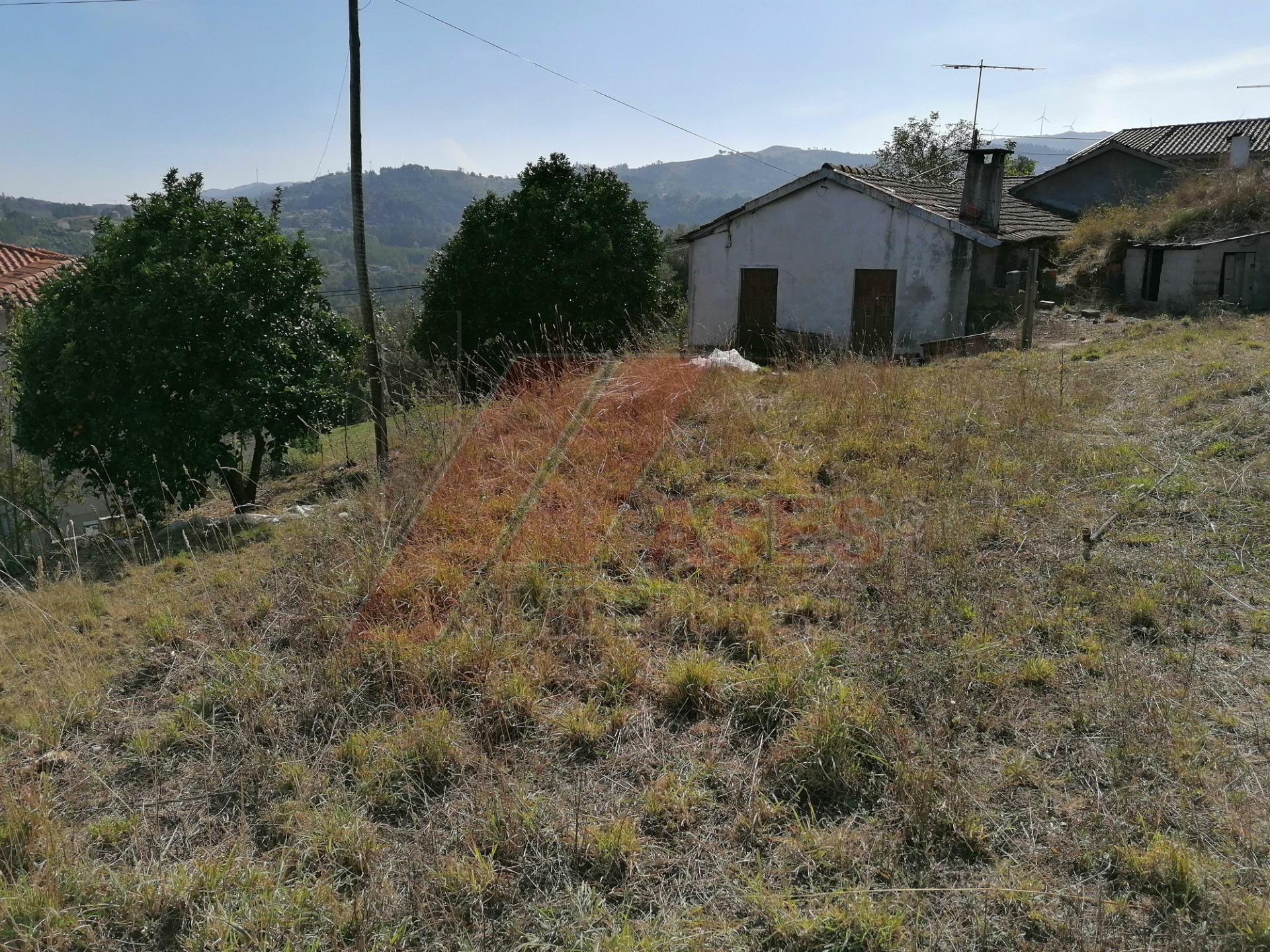 Moradia para restauro em Petimão