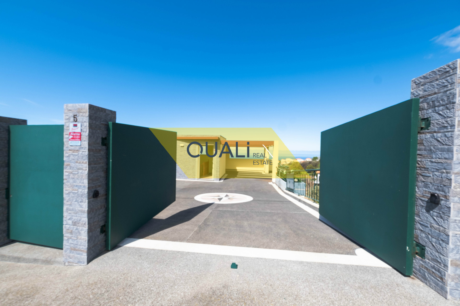 Moradia v3 com vista mar em Ribeira Brava - € 220.000,00