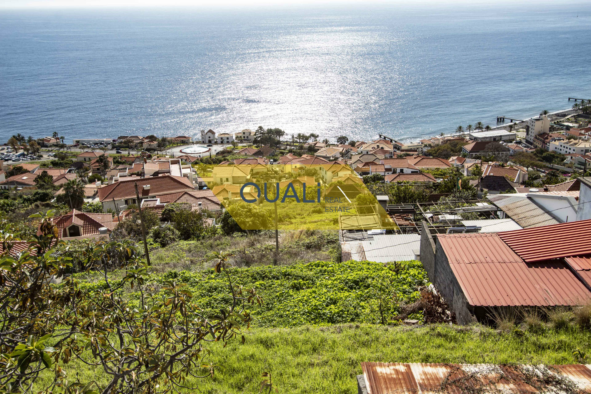 Terreno de 1910m2 com uma casa  em Santa Cruz - Ilha da Madeira - €150.000,00